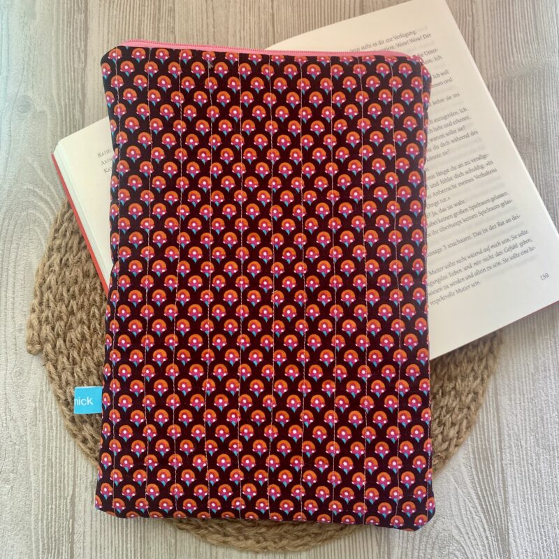 Personalisierbare Buchtasche, Retro braun/ pink, Bücherschlafsack, Buchhülle, gesteppt, bestickt