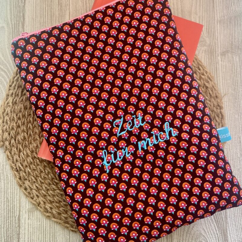 Personalisierbare Buchtasche, Retro braun/ pink, Bücherschlafsack, Buchhülle, gesteppt, bestickt