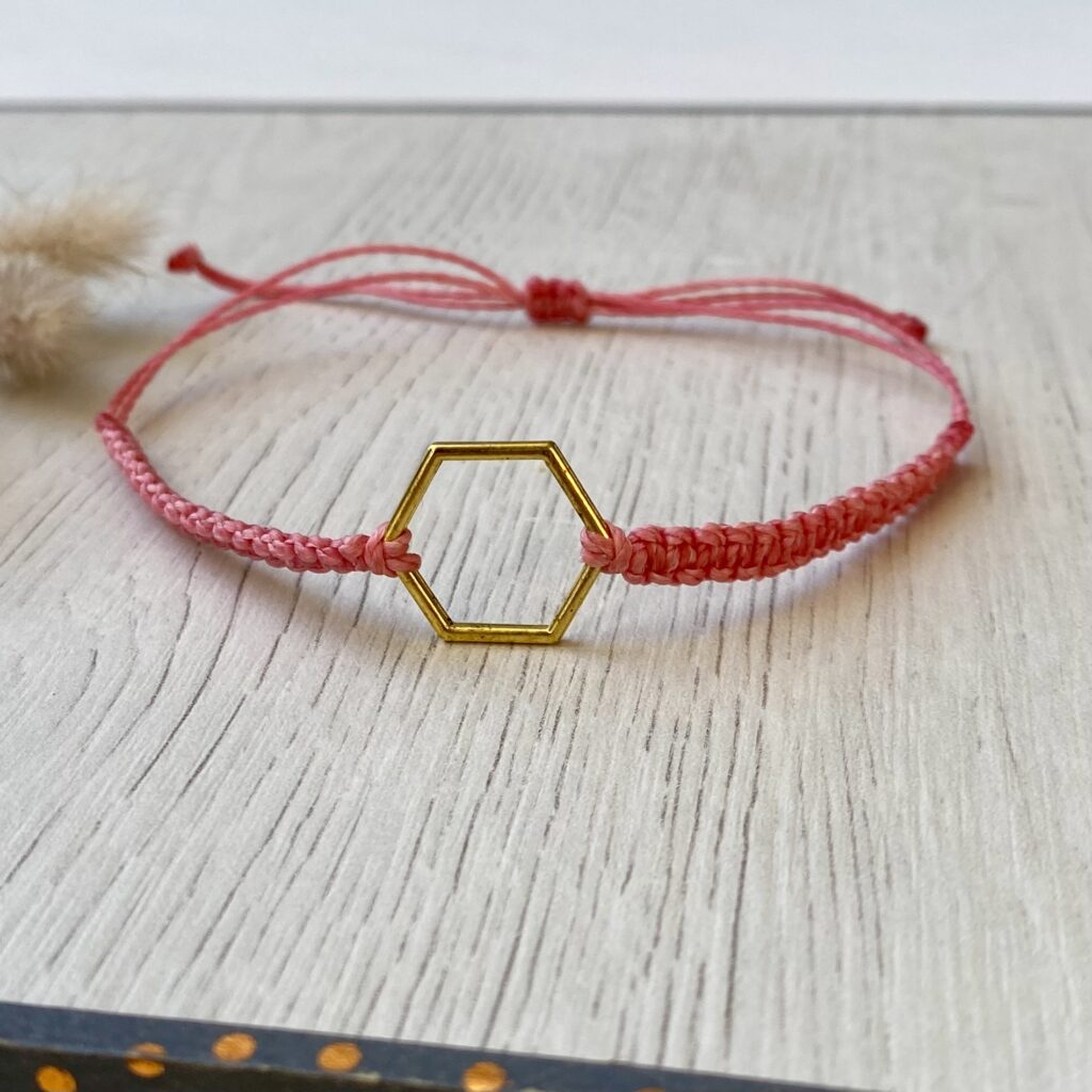 Makramee Armband, Freundschaftsarmband mit Hexagon vergoldet, Auswahl Bandfarbe
