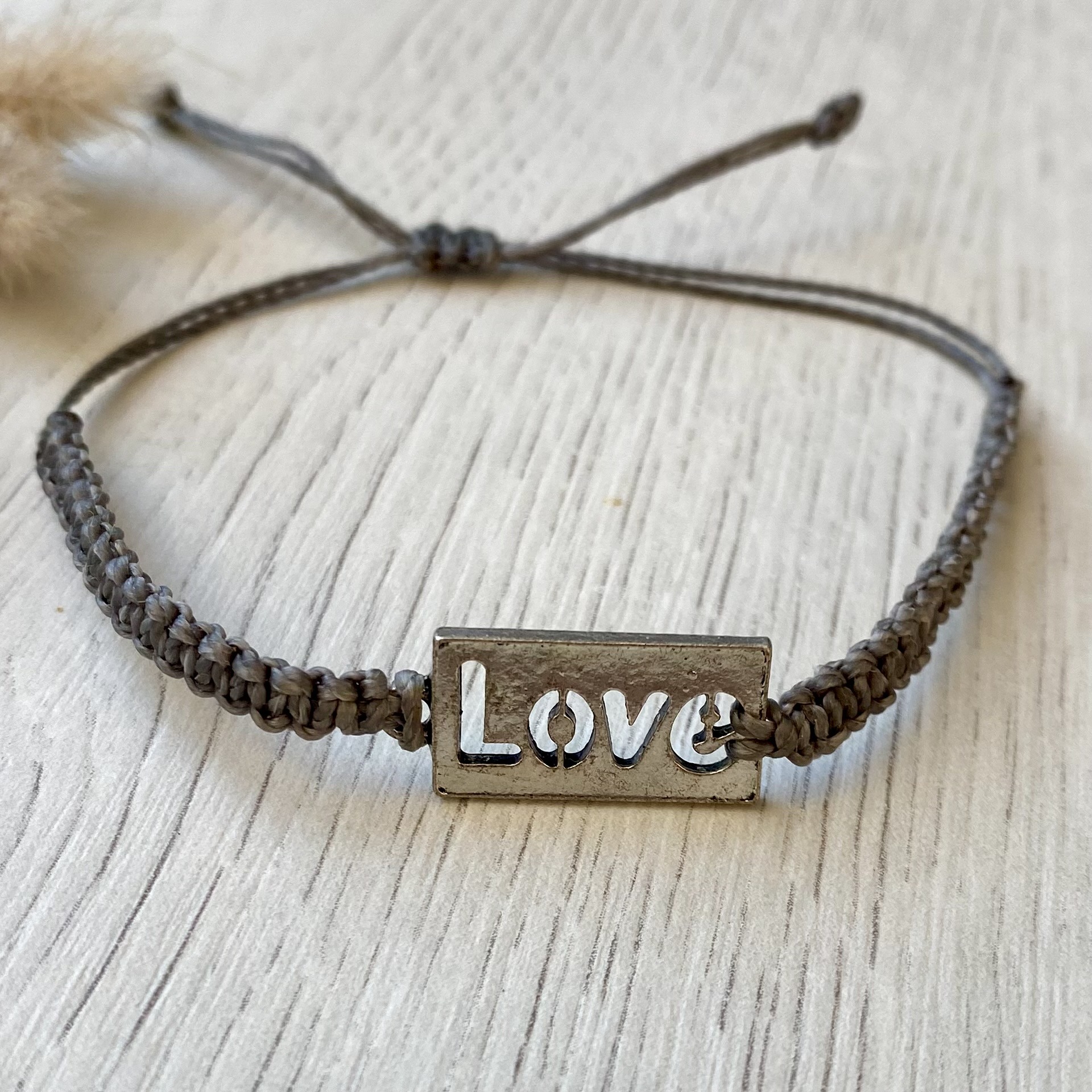 Makramee Armband, LOVE, für Deine Liebsten aus Altsilber, Band Farbwahl
