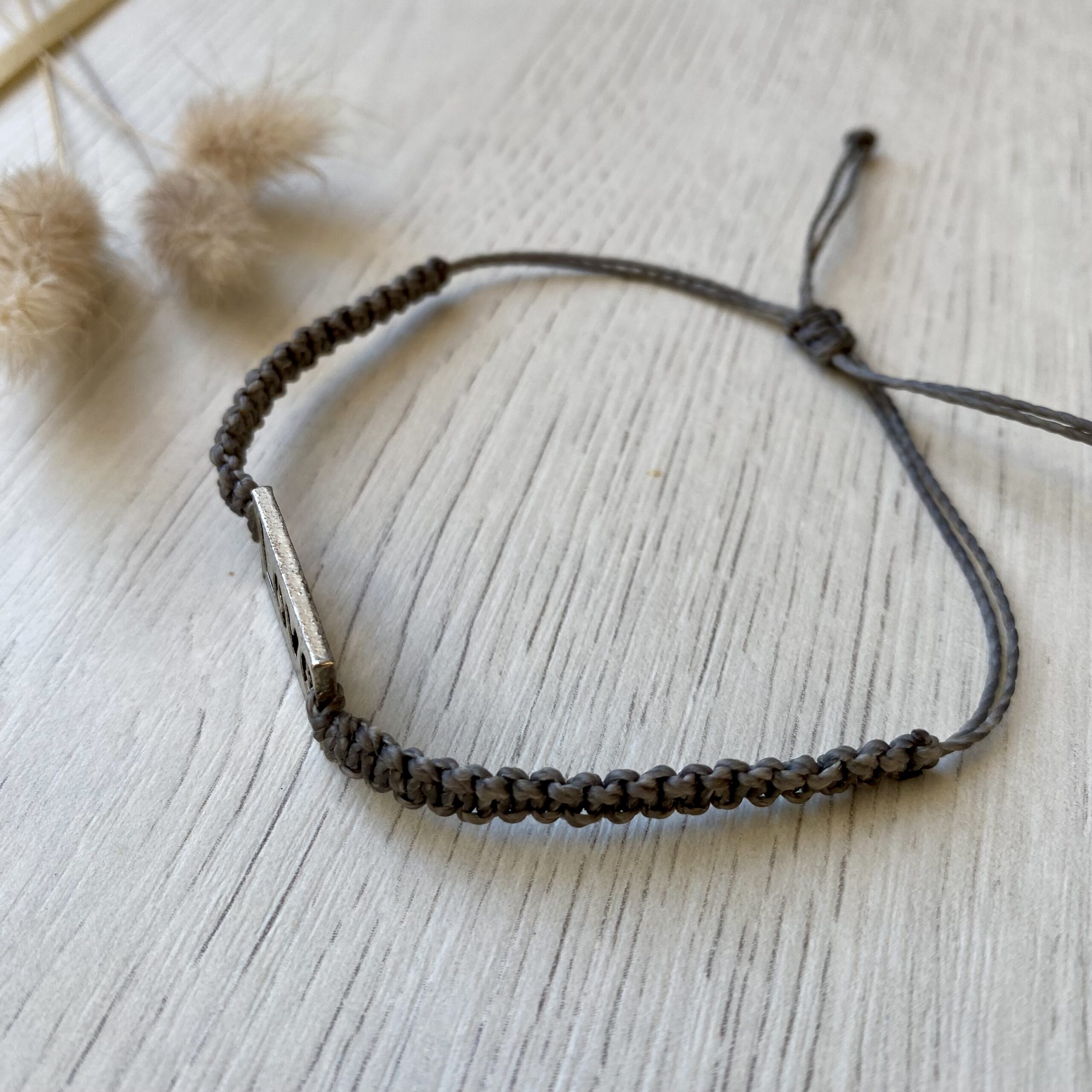 Makramee Armband, LOVE, für Deine Liebsten aus Altsilber, Band Farbwahl