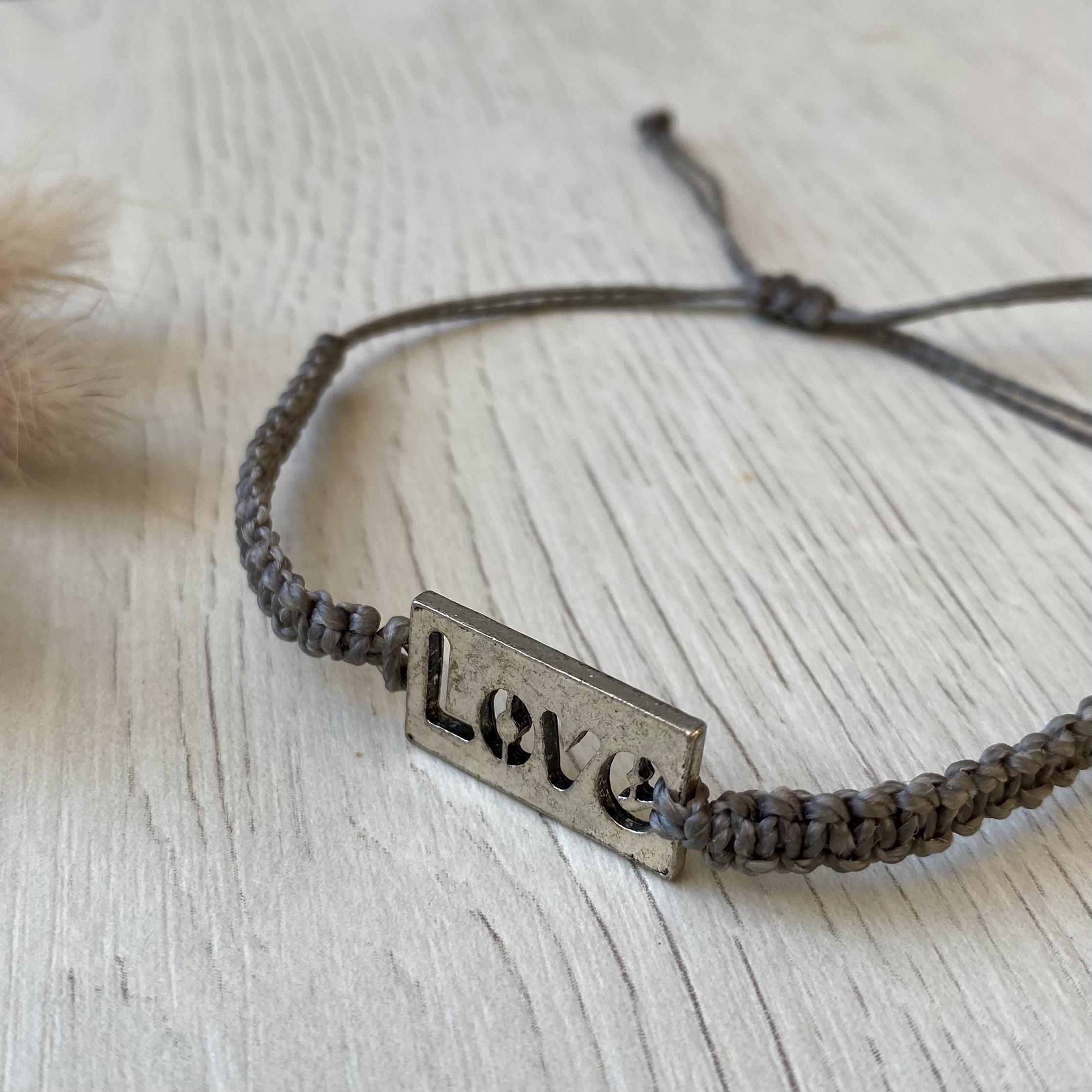 Makramee Armband, LOVE, für Deine Liebsten aus Altsilber, Band Farbwahl