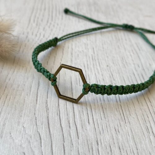 Makramee Armband mit Hexagon in Altmessing, Bandfarbe grün