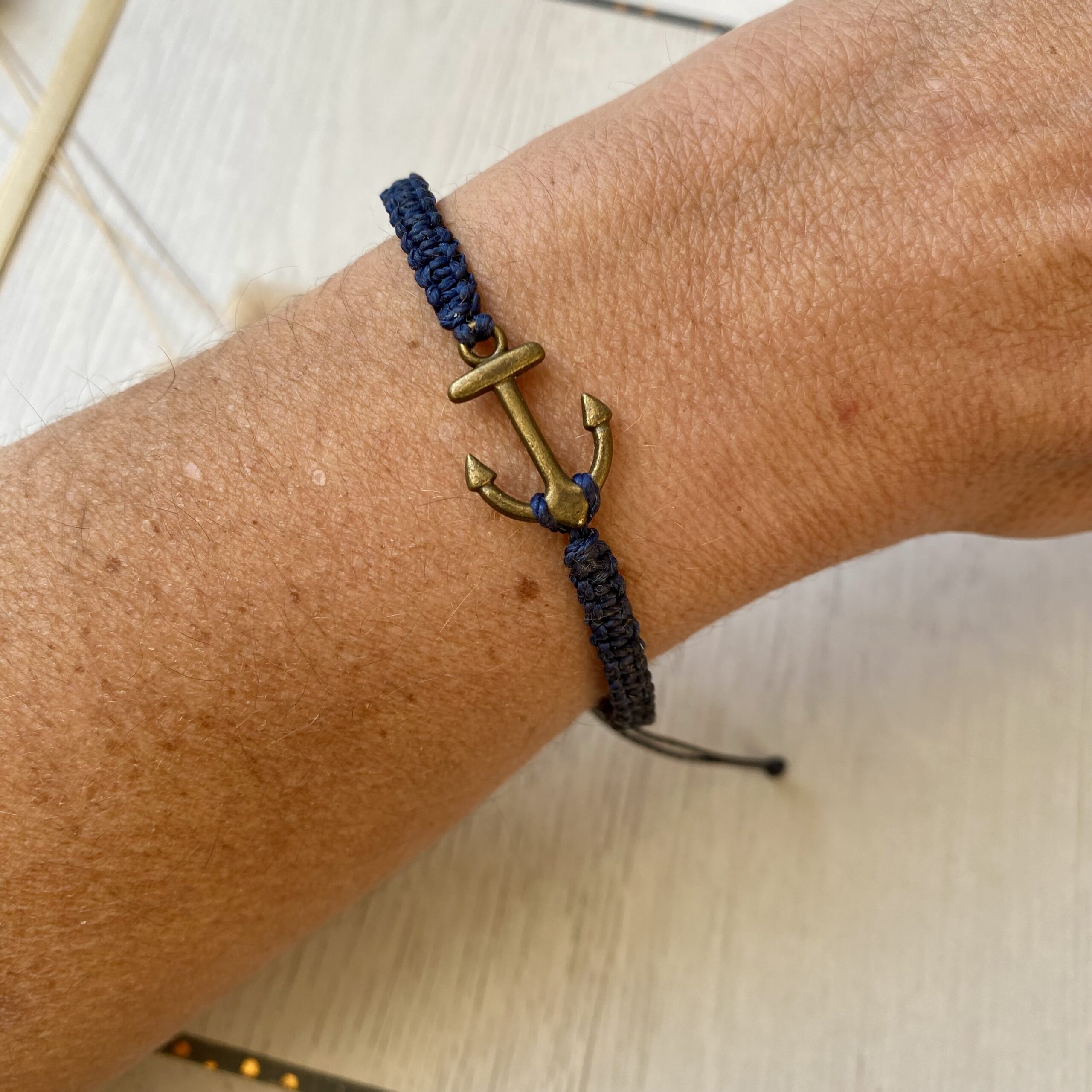 Makramee Armband, maritimer Anker aus Altmessing, Urlaub, Meer, Personalisierbar