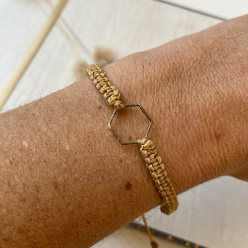 Makramee Armband, Freundschaftsarmband mit Hexagon versilbert, Bandfarbe beige