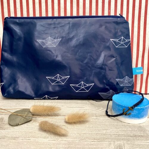 Maritimes Geschenkeset: Wetbag Papierboote und Makramee Armband Anker