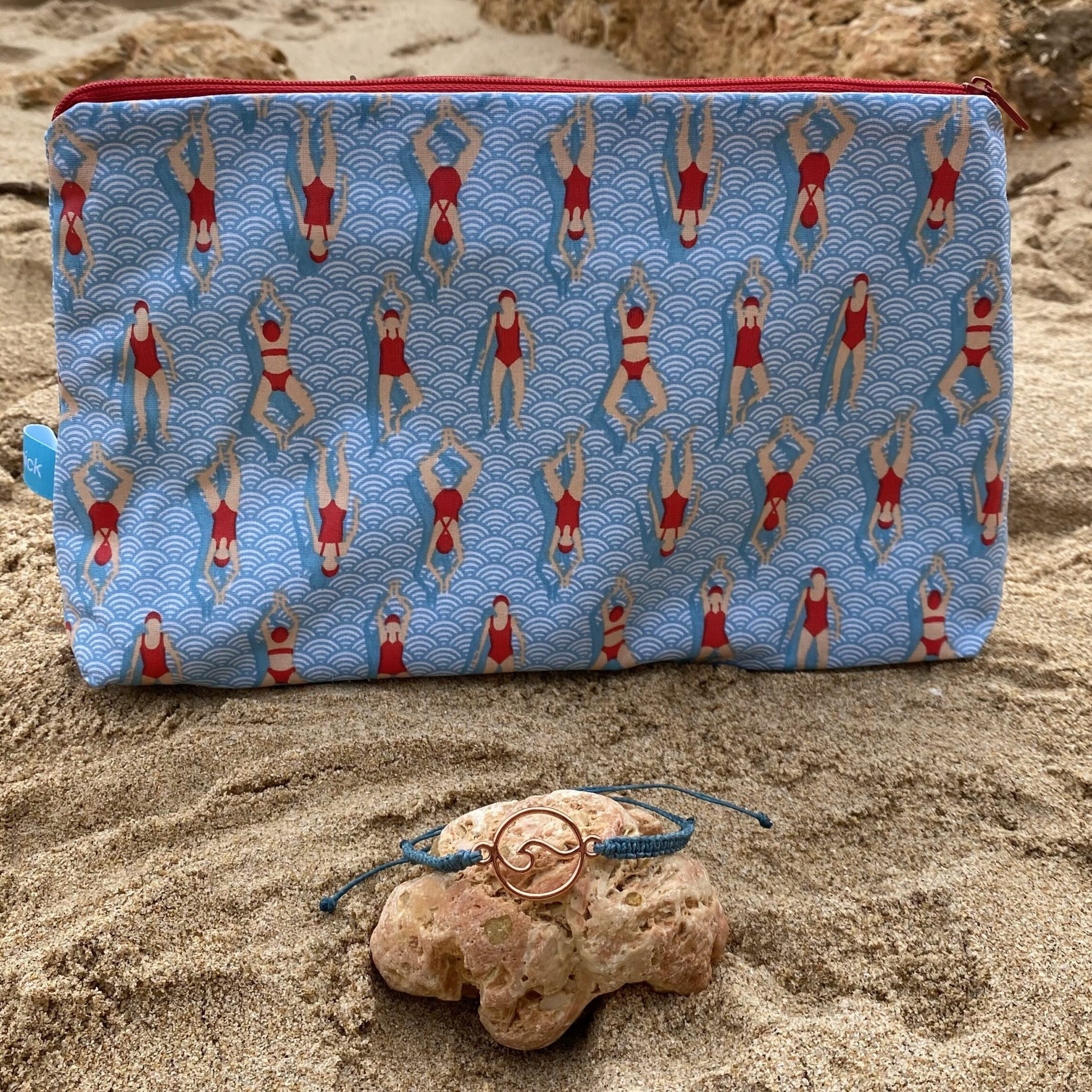 Wetbag Schwimmerinnen und Makramee Armband Welle, maritimes Geschenkset für Schwimmer:innen