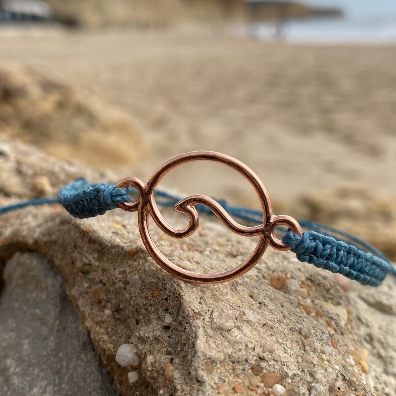 Wetbag Schwimmerinnen und Makramee Armband Welle, maritimes Geschenkset für Schwimmer:innen