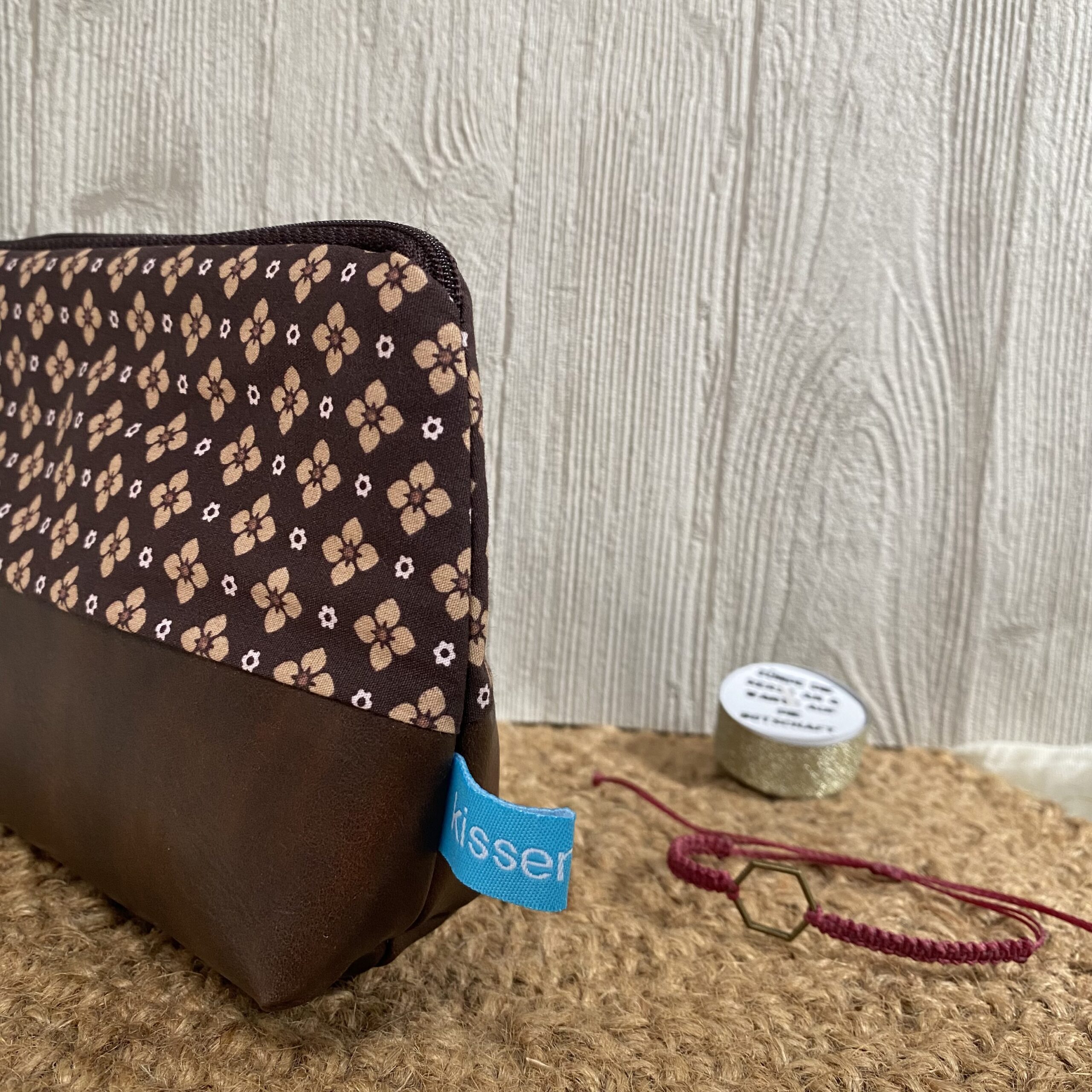 Geschenkset Me-Time: Kosmetiktasche, Makramee Armband Hexagon und Teelicht mit Botschaft – Bild 3