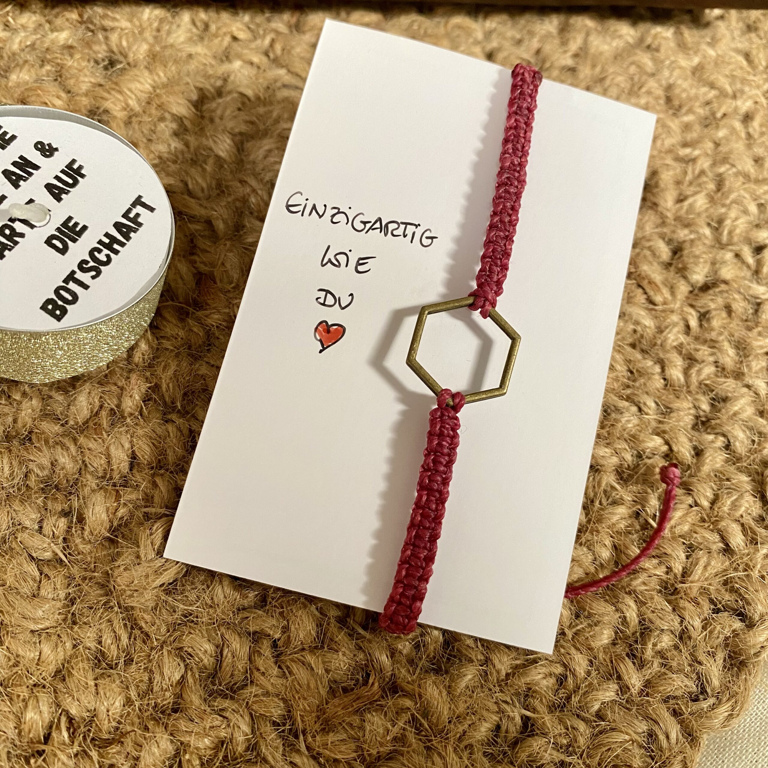 Geschenkset Me-Time: Kosmetiktasche, Makramee Armband Hexagon und Teelicht mit Botschaft – Bild 6