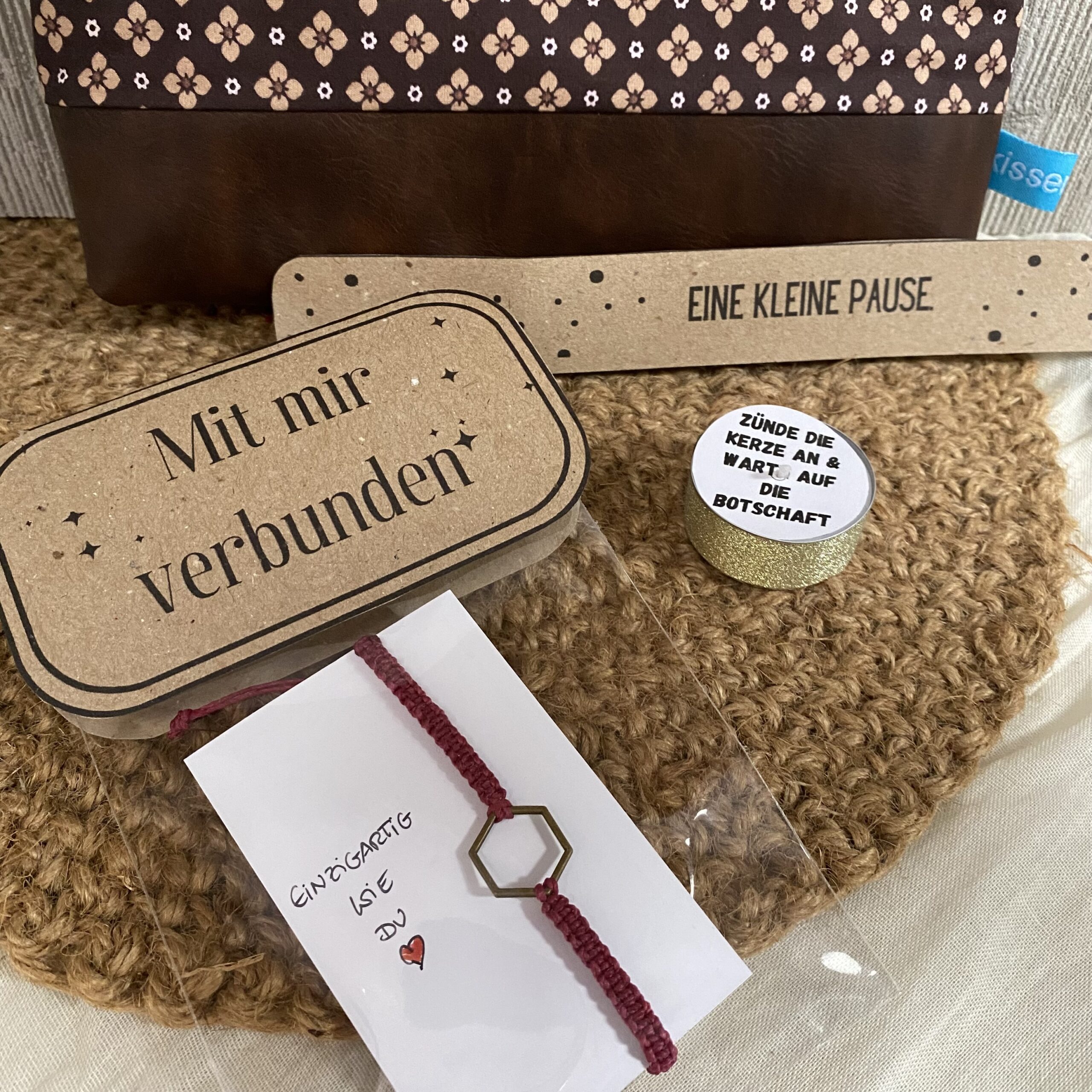Geschenkset Me-Time: Kosmetiktasche, Makramee Armband Hexagon und Teelicht mit Botschaft – Bild 8