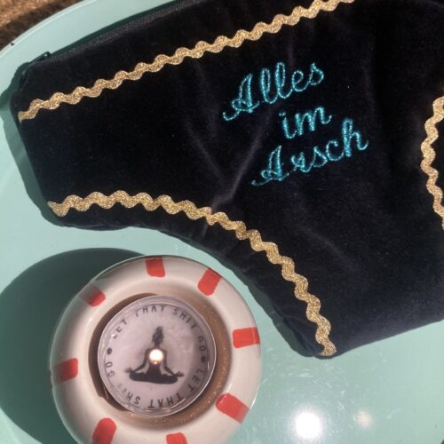Geschenkset Me-Time: Alles im Arsch Tasche, 3 x Teelicht mit Botschaft "Let the shit go!