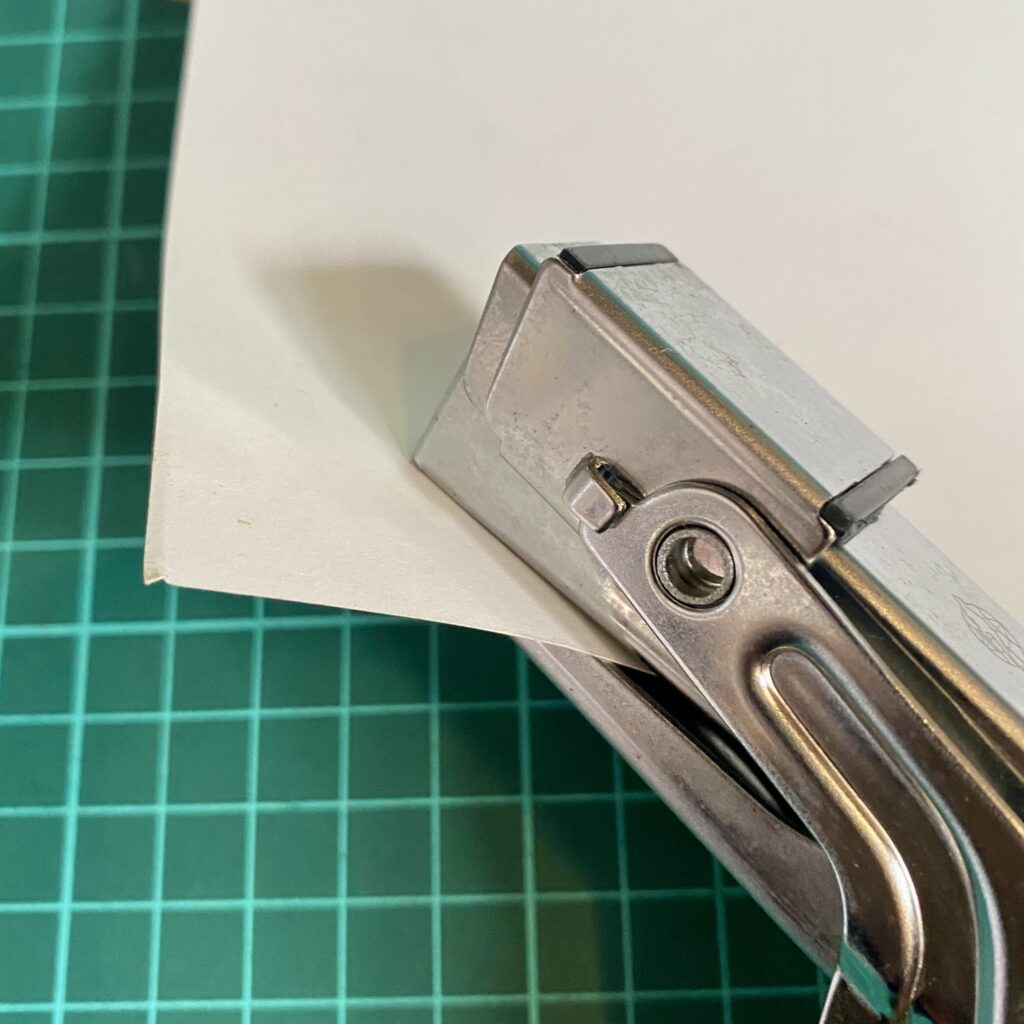 Handtacker