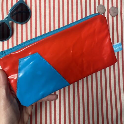 Mäppchen aus recyceltem Schwimmtier, Upcycling, Patchwork, wasserabweisend mit Reissverschluss