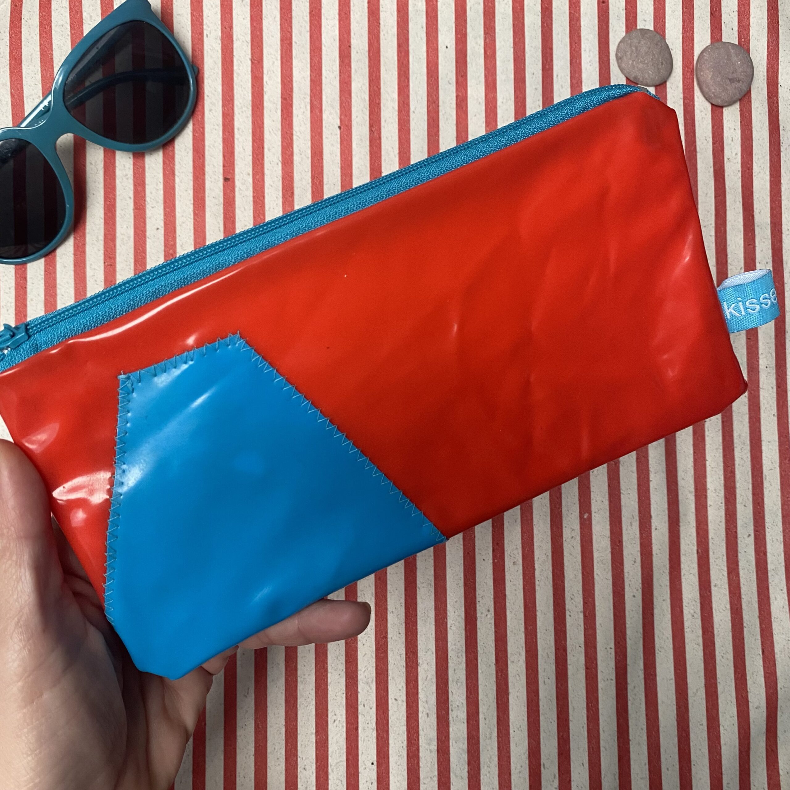 Mäppchen aus recyceltem Schwimmtier, Upcycling, Patchwork, wasserabweisend mit Reissverschluss