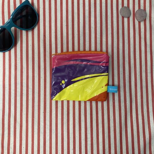 Upcycling Geldbeutel aus aufblasbarem Schwimm-Einhorn, wasserabweisend mit Reissverschluss