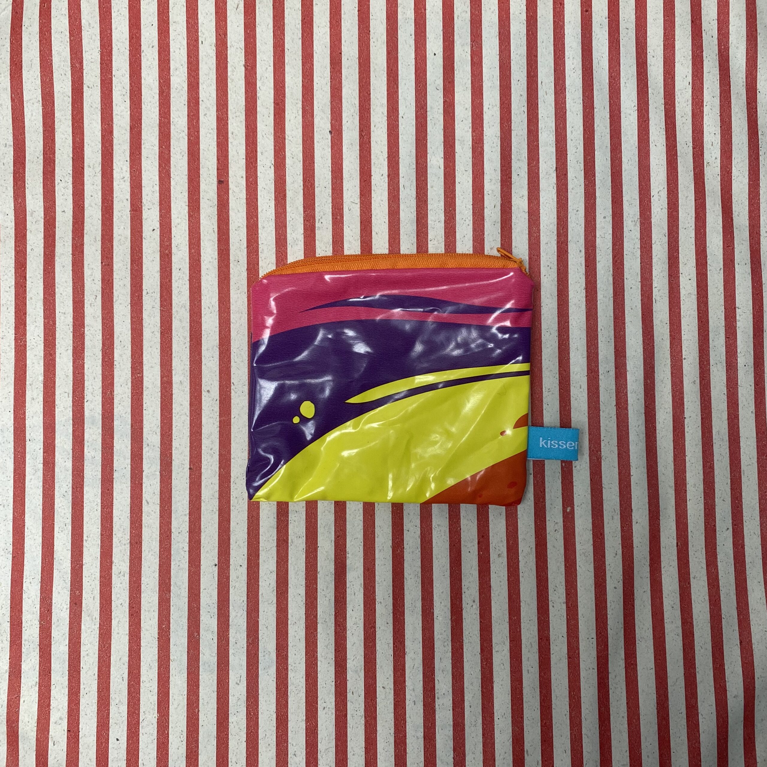 Upcycling Geldbeutel aus aufblasbarem Schwimm-Einhorn, wasserabweisend mit Reissverschluss