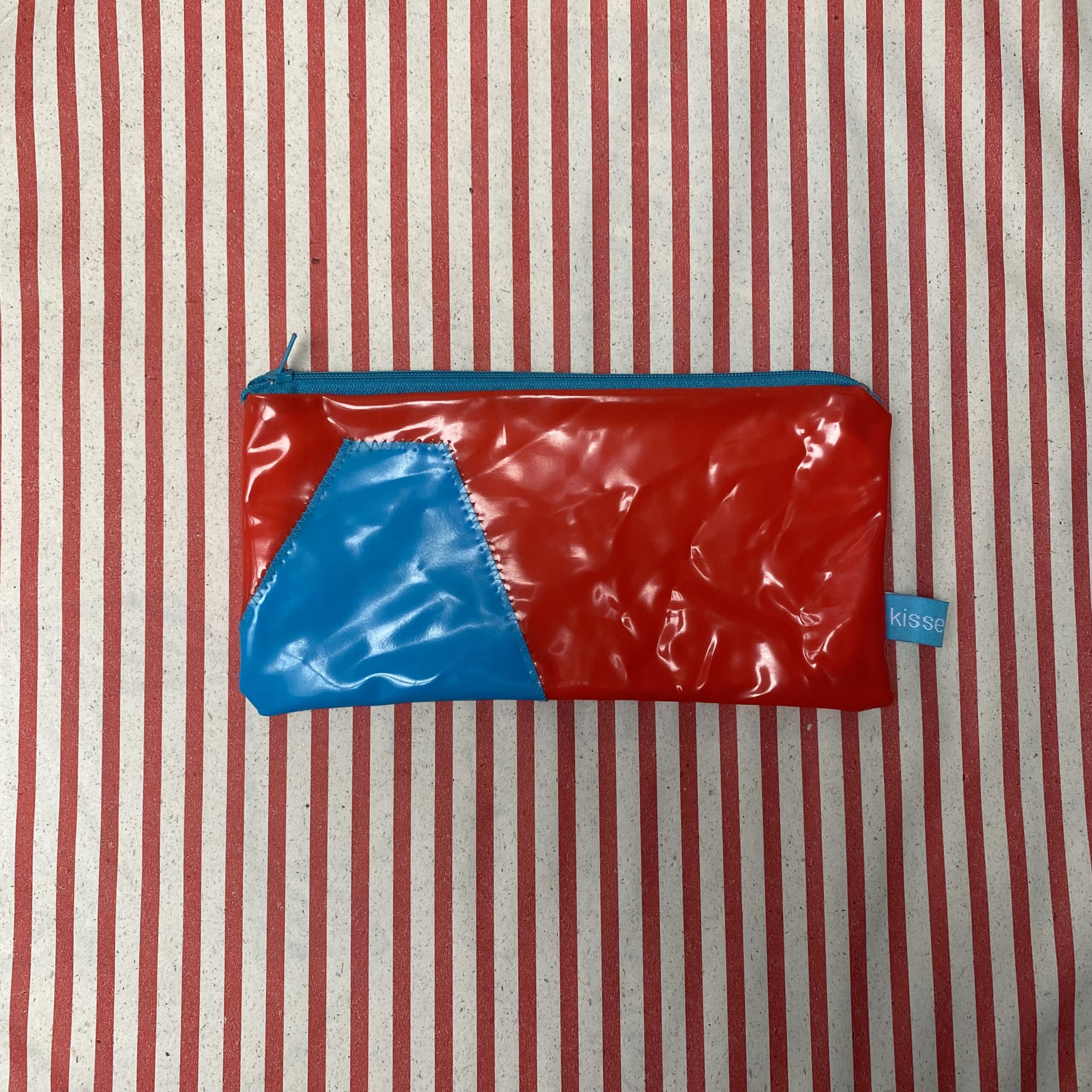 Mäppchen aus recyceltem Schwimmtier, Upcycling, Patchwork, wasserabweisend mit Reissverschluss