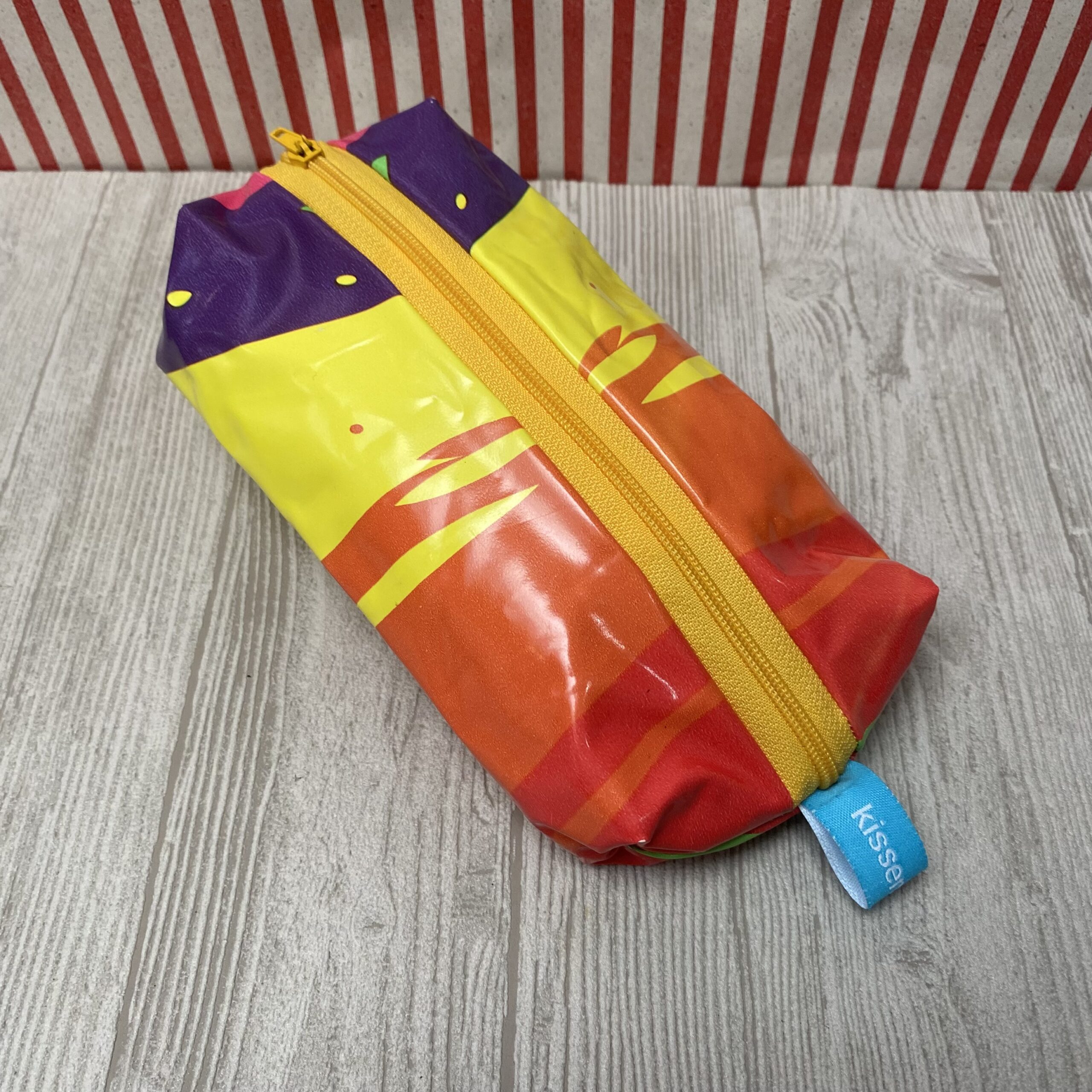 Mäppchen aus recyceltem Schwimmtier, Einhorn, Upcycling, Boxy Bag, wasserabweisend mit Reissverschluss