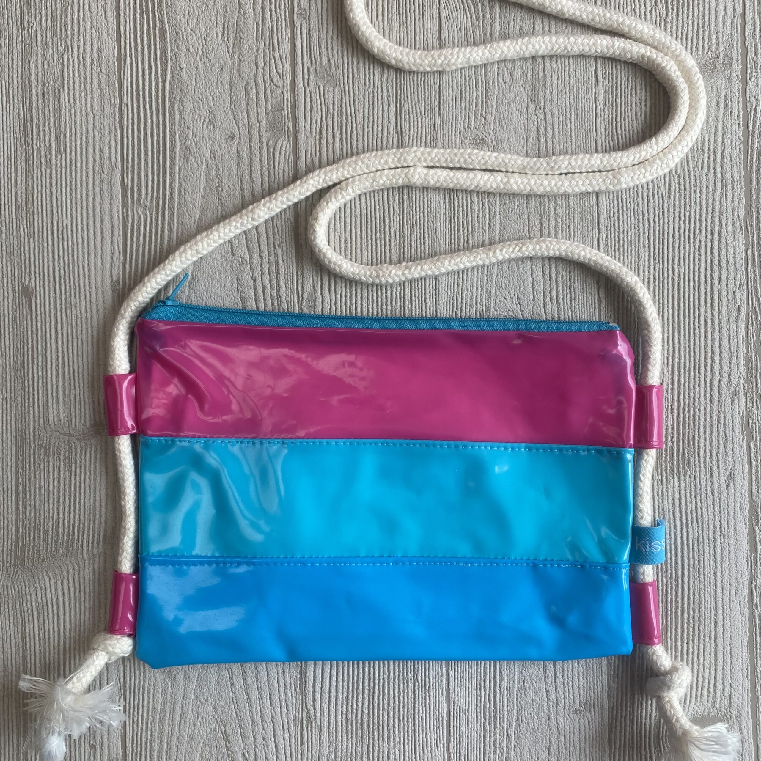 Upcycling Umhängetasche aus aufblasbaren Pooltieren, pink-petrol-blau,verstellbare Träger, wasserabweisend, mit Reissverschluss