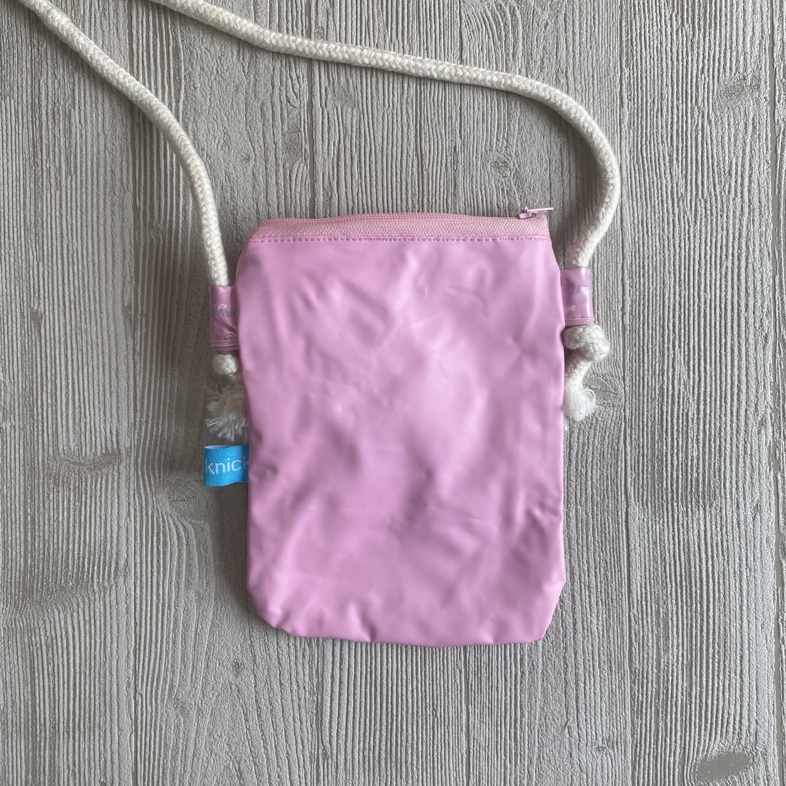 kleine Upcycling Umhängetasche aus recyceltem Schwimmflügel, verstellbar, wasserabweisend, mit Reissverschluss