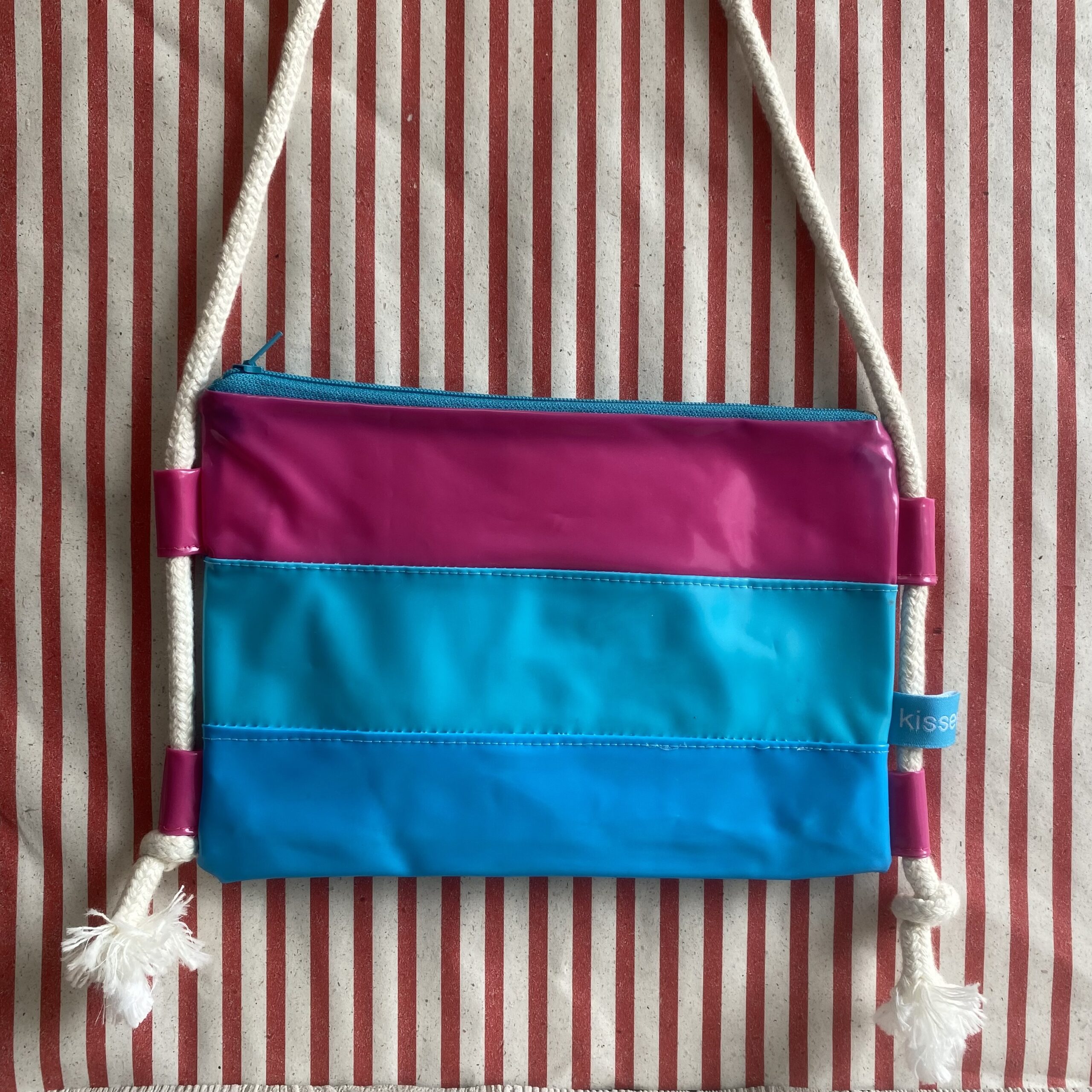 Upcycling Umhängetasche aus aufblasbaren Pooltieren, pink-petrol-blau,verstellbare Träger, wasserabweisend, mit Reissverschluss