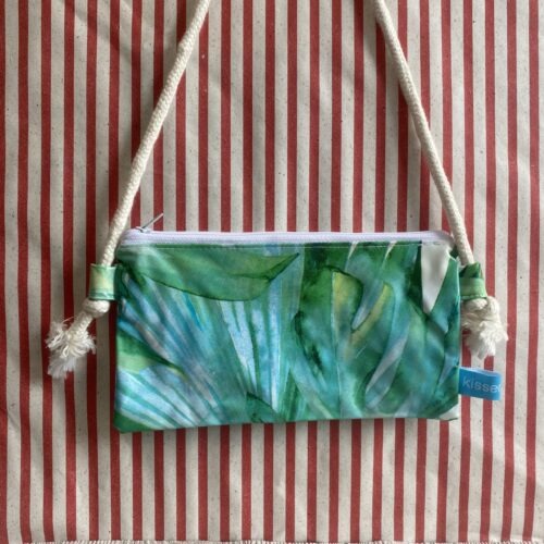 Upcycling Umhängetasche aus recyceltem Schwimmreifen mit Blättern, verstellbar, wasserabweisend, mit Reissverschluss