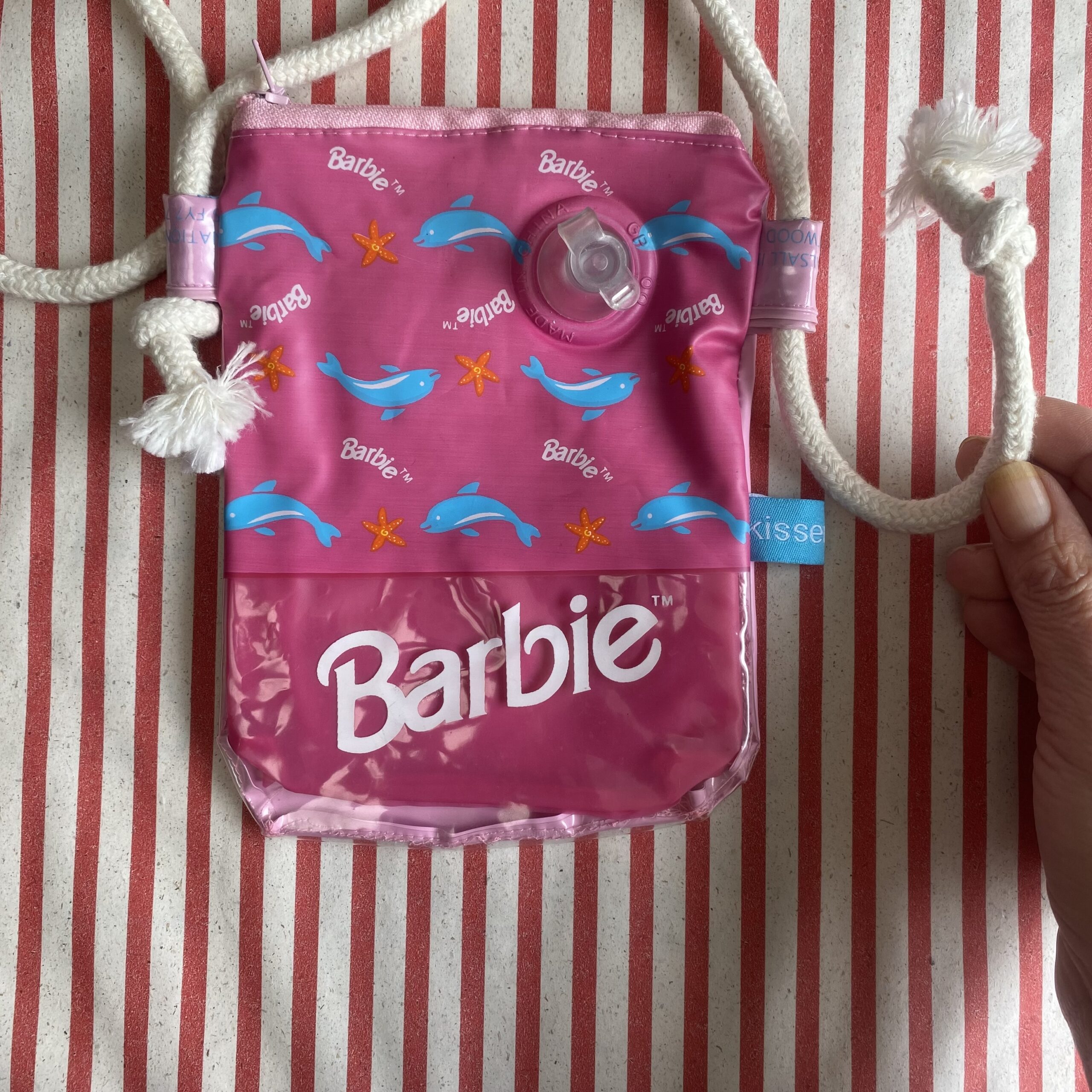 kleine Upcycling Umhängetasche aus recyceltem Schwimmflügel, verstellbar, wasserabweisend, mit Reissverschluss