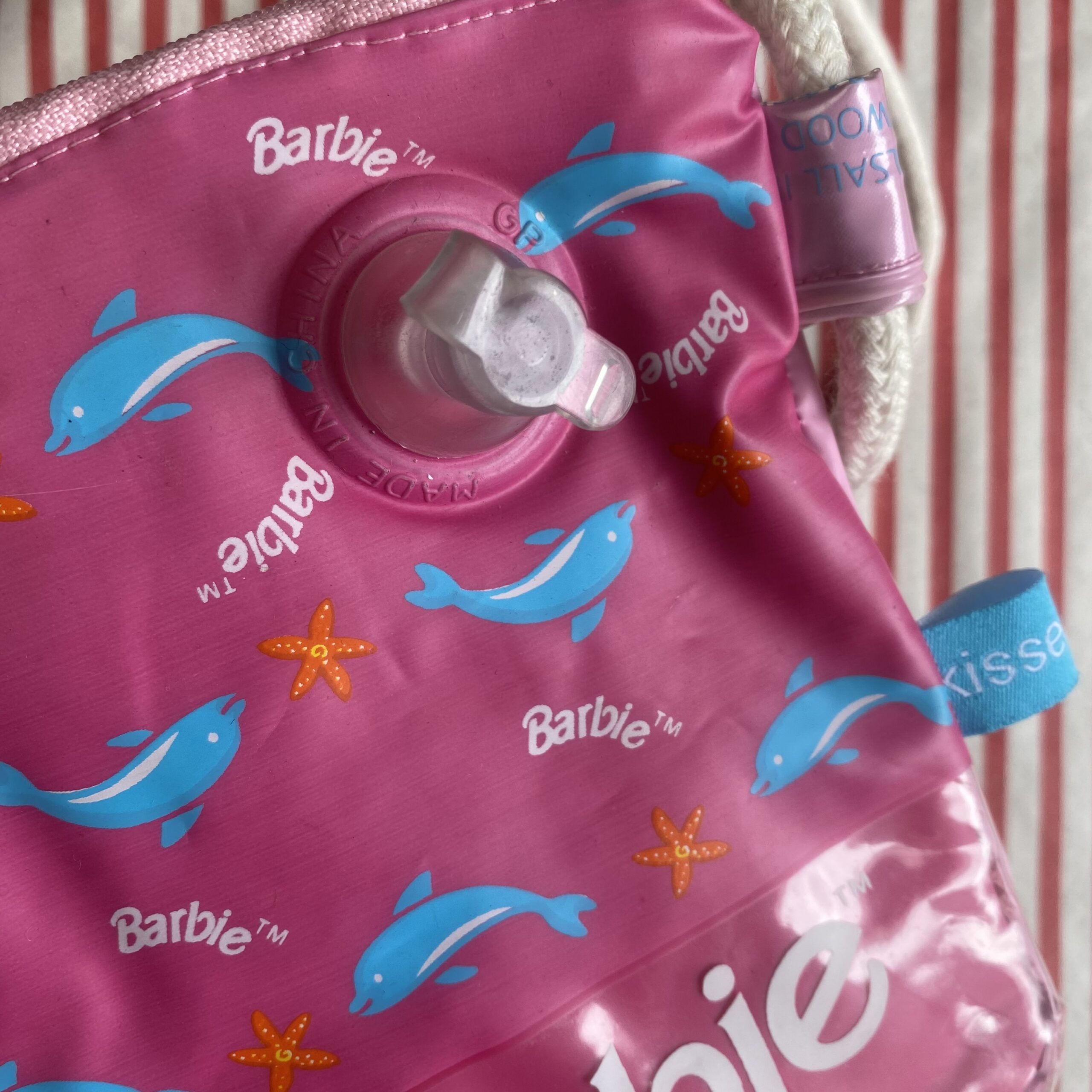 kleine Upcycling Umhängetasche aus recyceltem Schwimmflügel, verstellbar, wasserabweisend, mit Reissverschluss