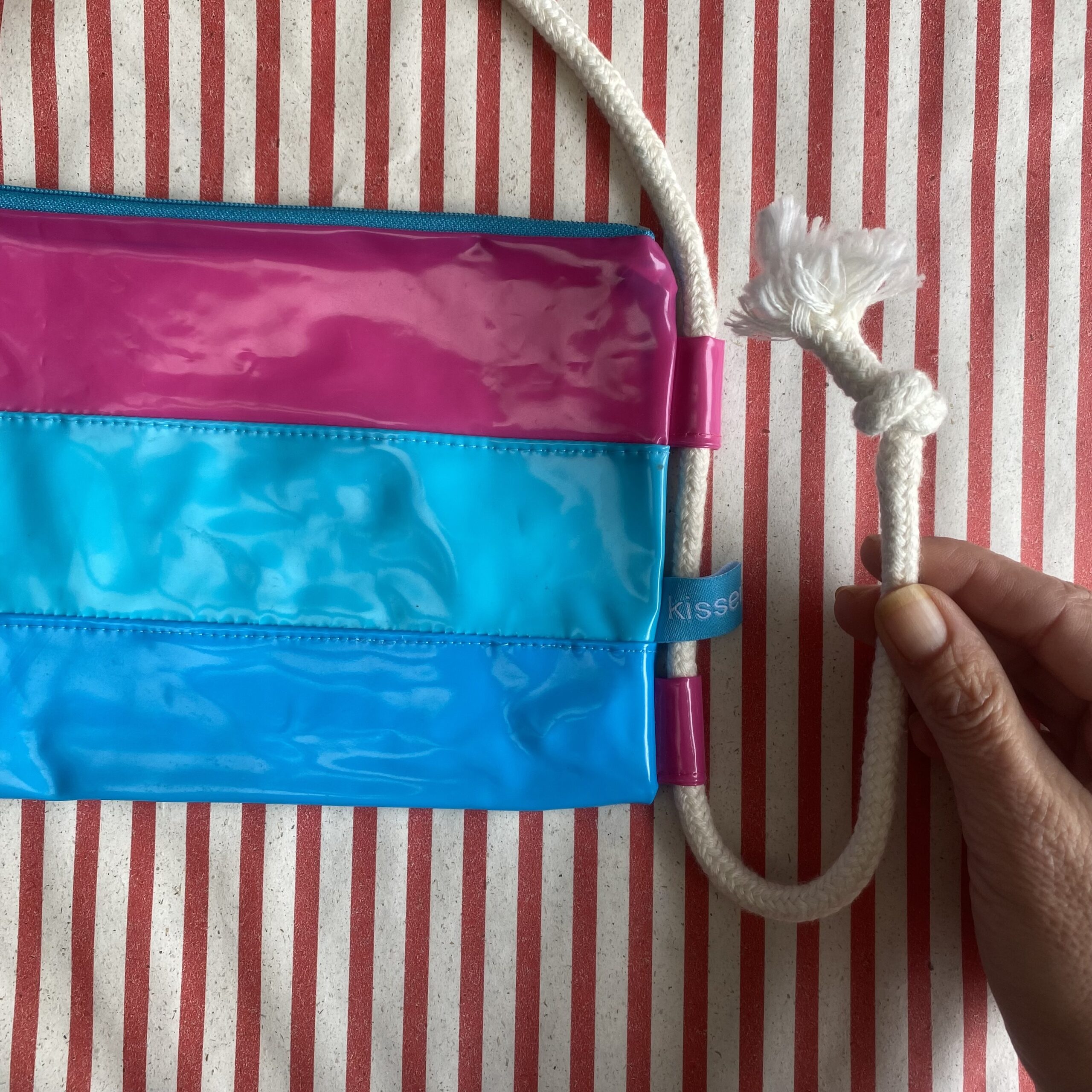 Upcycling Umhängetasche aus aufblasbaren Pooltieren, pink-petrol-blau,verstellbare Träger, wasserabweisend, mit Reissverschluss