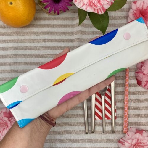 Bestecktasche/ Pinseltasche für Camping, Picknick, unterwegs - weiß mit großen, bunten Punkten