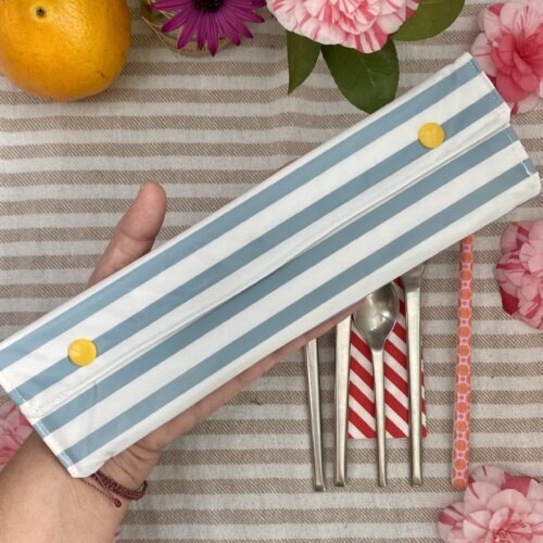 Bestecktasche/ Pinseltasche für Camping, Picknick, unterwegs - hellblau-weiß gestreift