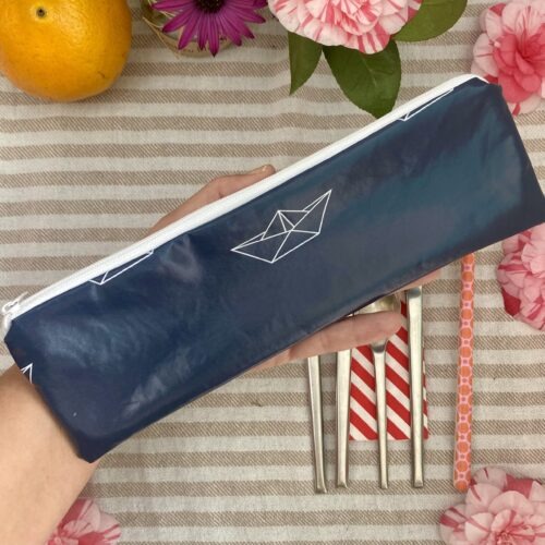 maritimes Mäppchen/ Bestecktasche/ Pinseltasche mit Reissverschluss für Camping, Picknick unterwegs - dunkleblau mit Booten