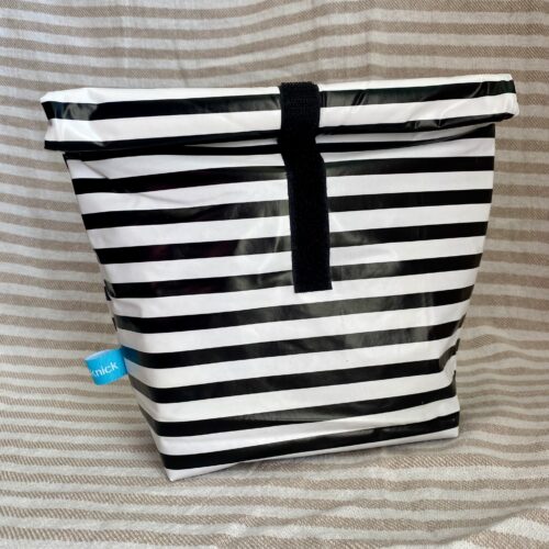 Lunchbag, Picknickbag, Utensilo, Wetbag schwarz-weiß gestreift, auswaschbar aus beschichtetem Wachstuch, Größe M