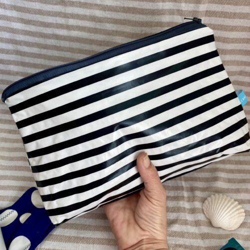 Wetbag/ Schwimmtasche/ Kosmetiktasche schwarz-weiß gestreift, wasserabweisend, mit Innenfutter