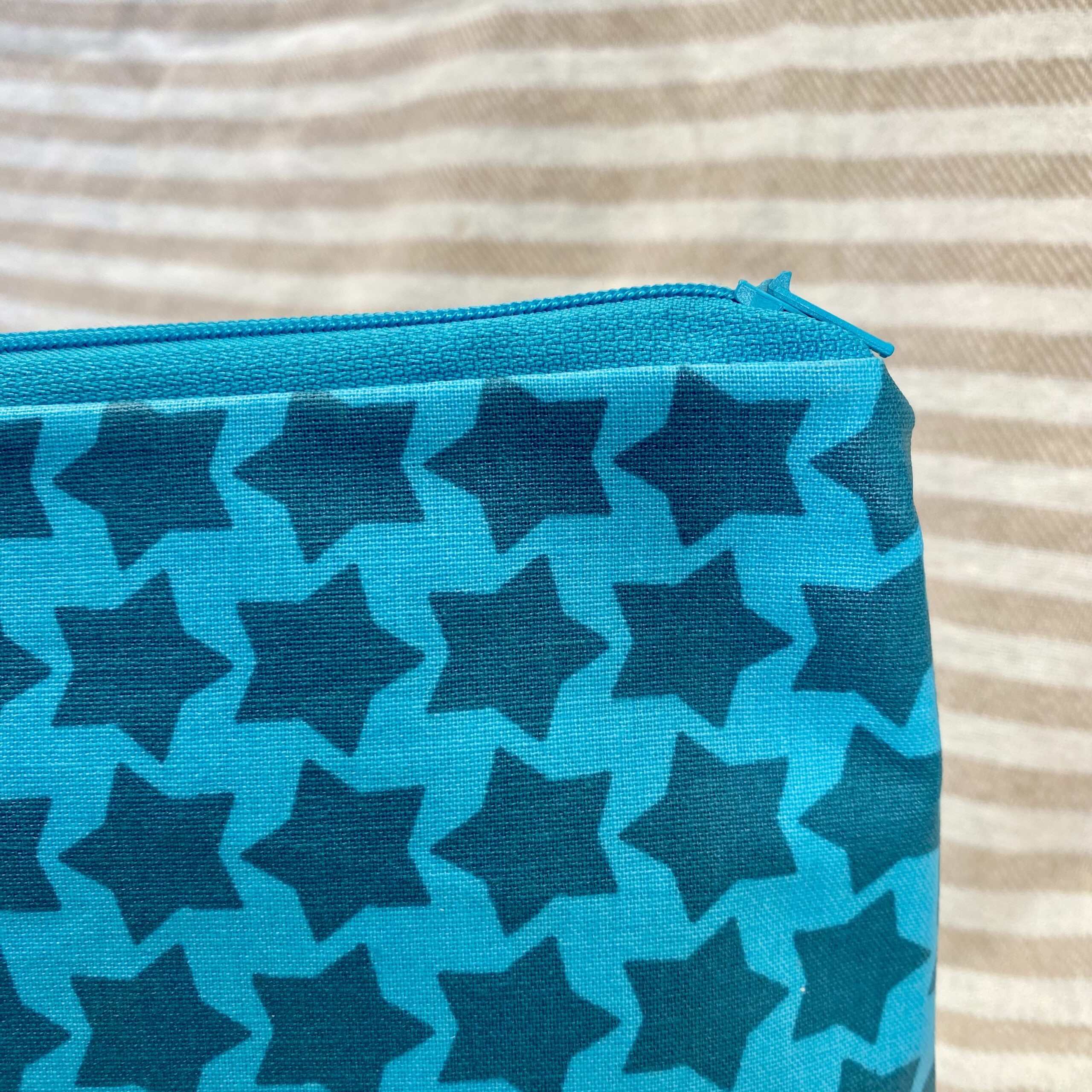 Wetbag, Schwimmtasche, Nasstasche für Strand oder Schwimmbad mit Sternen in türkis