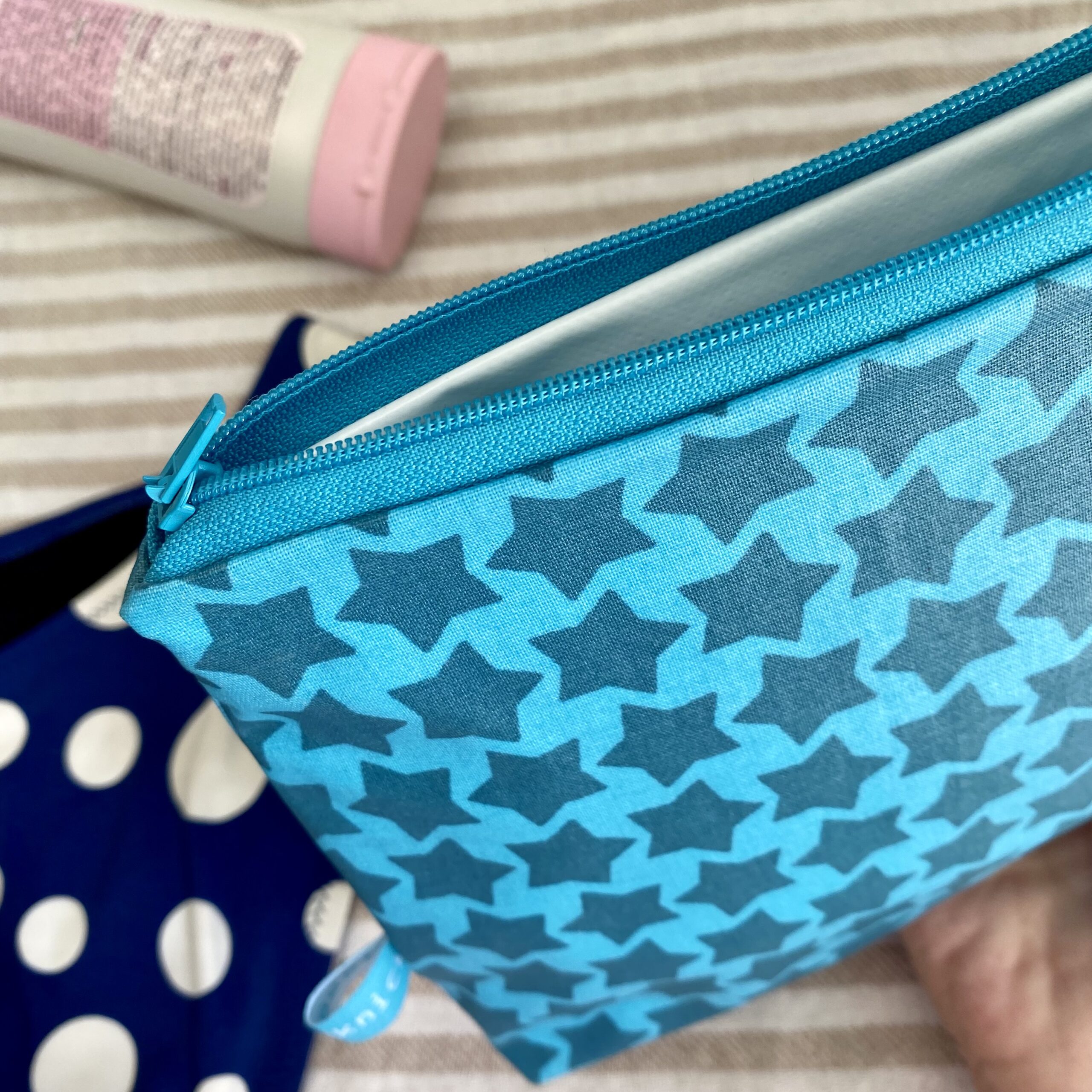 Wetbag, Schwimmtasche, Nasstasche für Strand oder Schwimmbad mit Sternen in türkis