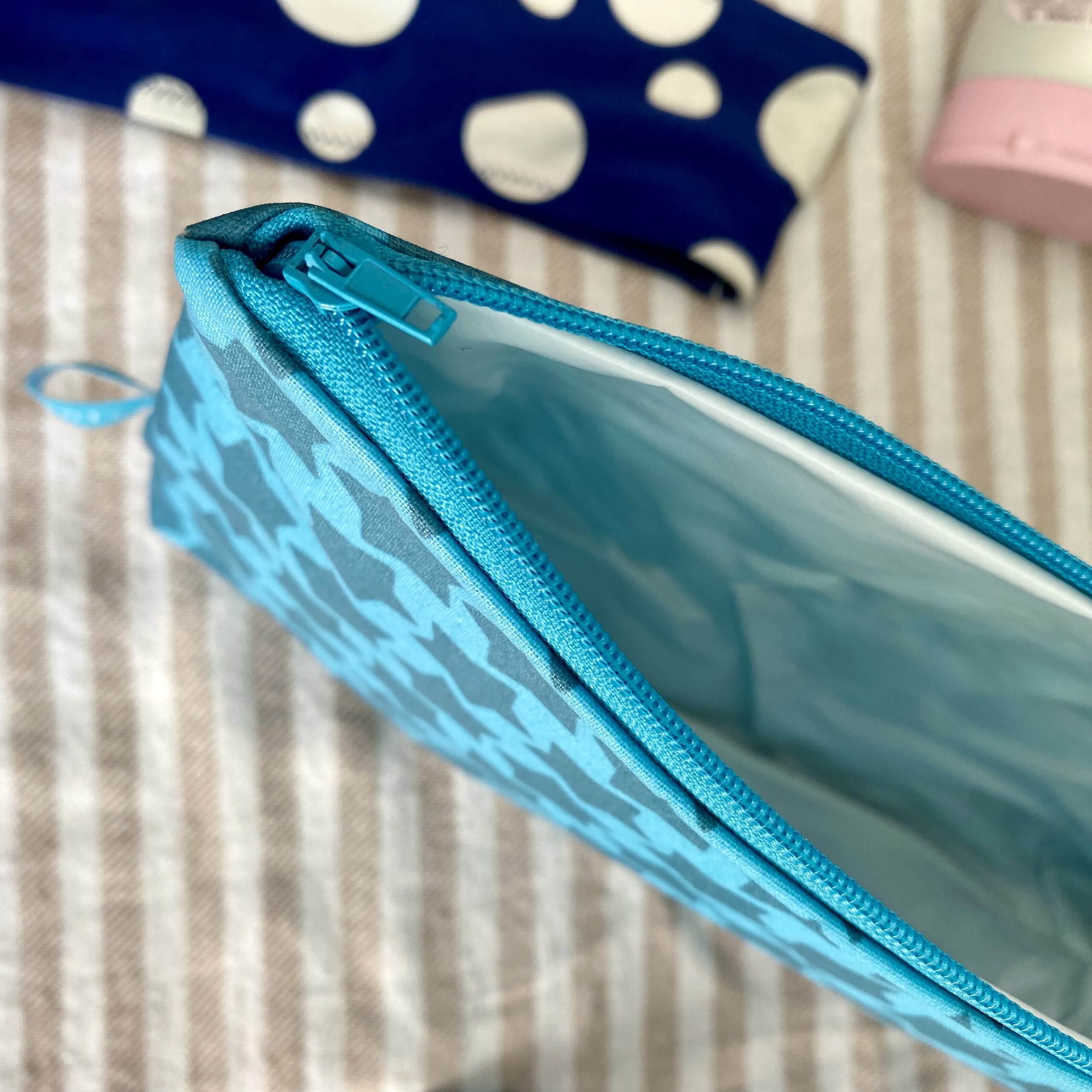 Wetbag, Schwimmtasche, Nasstasche für Strand oder Schwimmbad mit Sternen in türkis