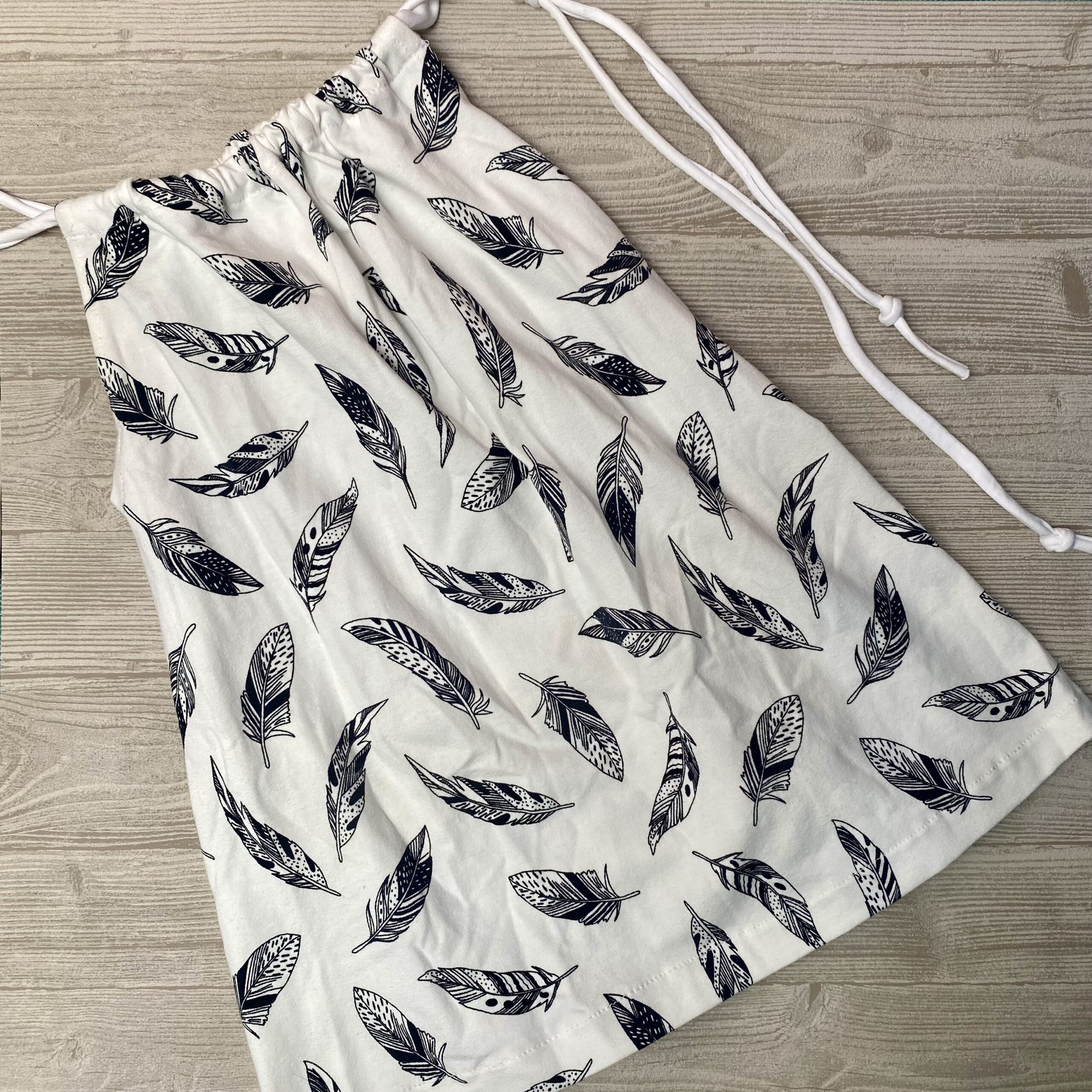 Trägerkleid aus Jersey zum Mitwachsen in weiß mit Federn - 2-4 Jahre - Kleid/ Tunika/ Shirt