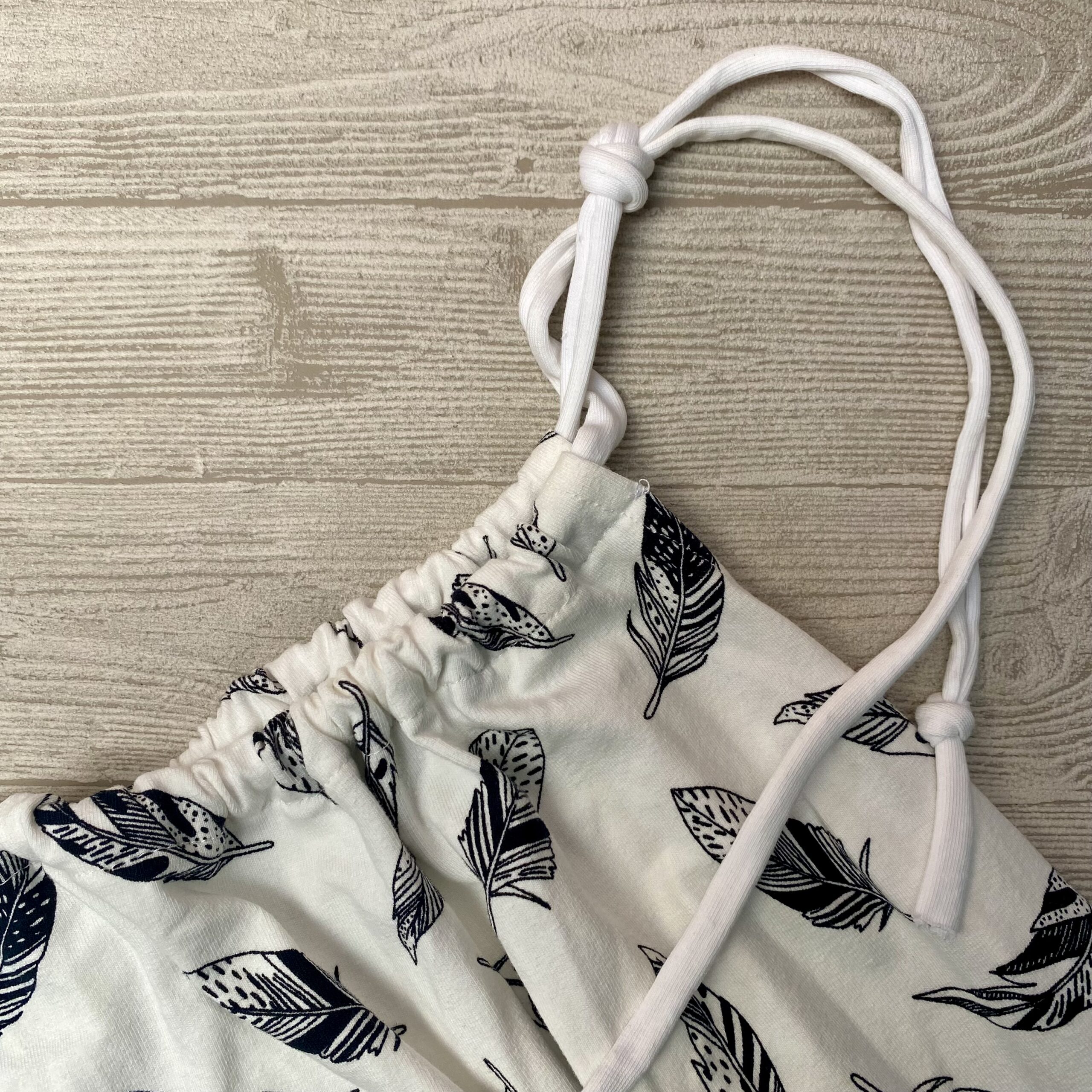 aTrägerkleid aus Jersey zum Mitwachsen in weiß mit Federn - 2-4 Jahre - Kleid/ Tunika/ Shirt