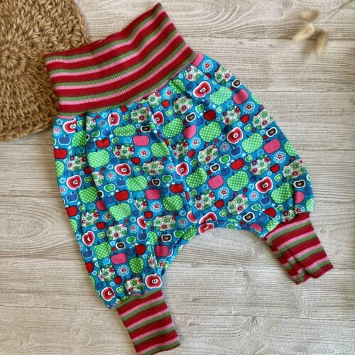 Mitwachshose mit bunten Äpfeln aus Jersey mit breitem Bündchen für Babys und Kinder, Gr. 56/62