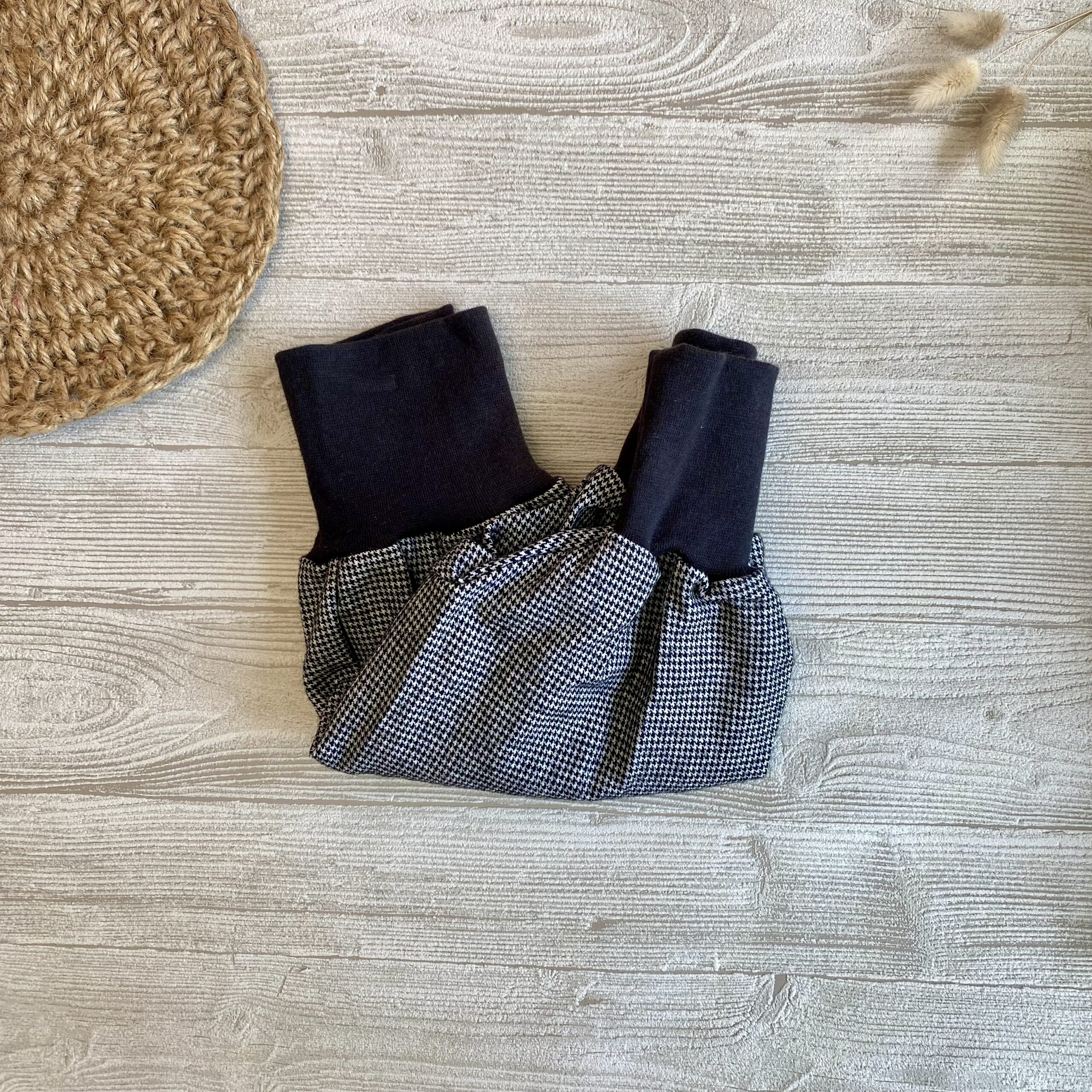 Mitwachshose Hahnentritt schwarz-weiß, Wolle breitem Bündchen für Babys und Kinder, Gr. 56/62