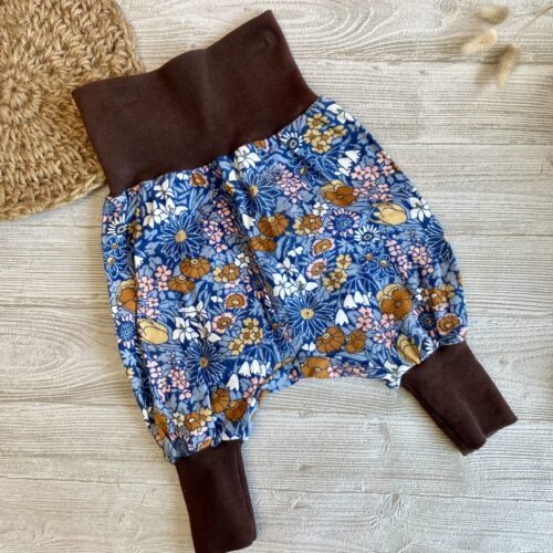 Mitwachshose Retro Blumen aus weichem Baumwollstoff für Babys und Kinder, Gr. 56/62
