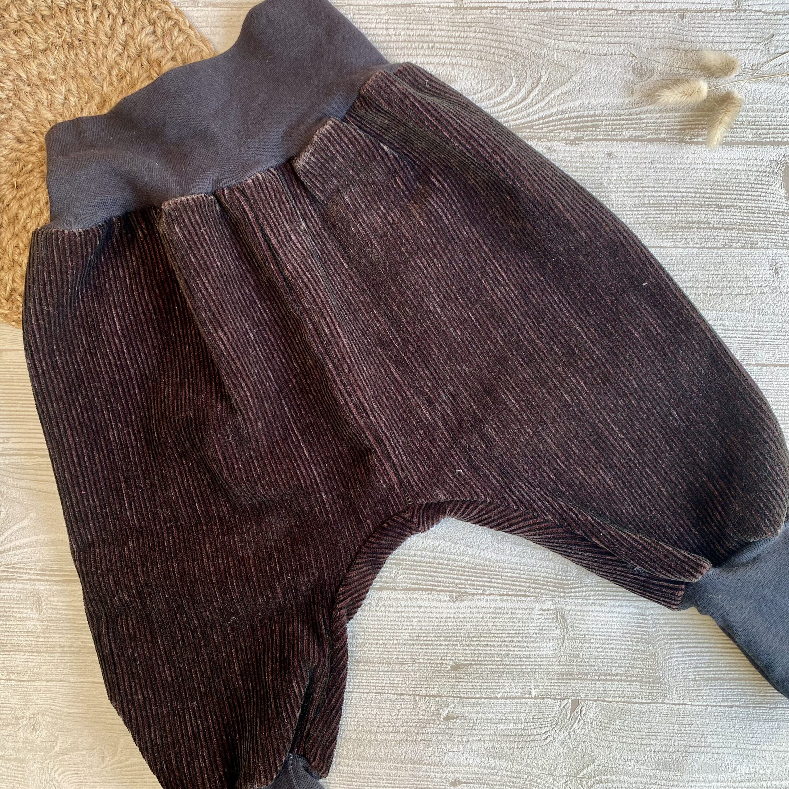 Mitwachshose/ Kinderhose aus weichem braunen Cord für Babys & Kleinkinder, Gr. 80/86