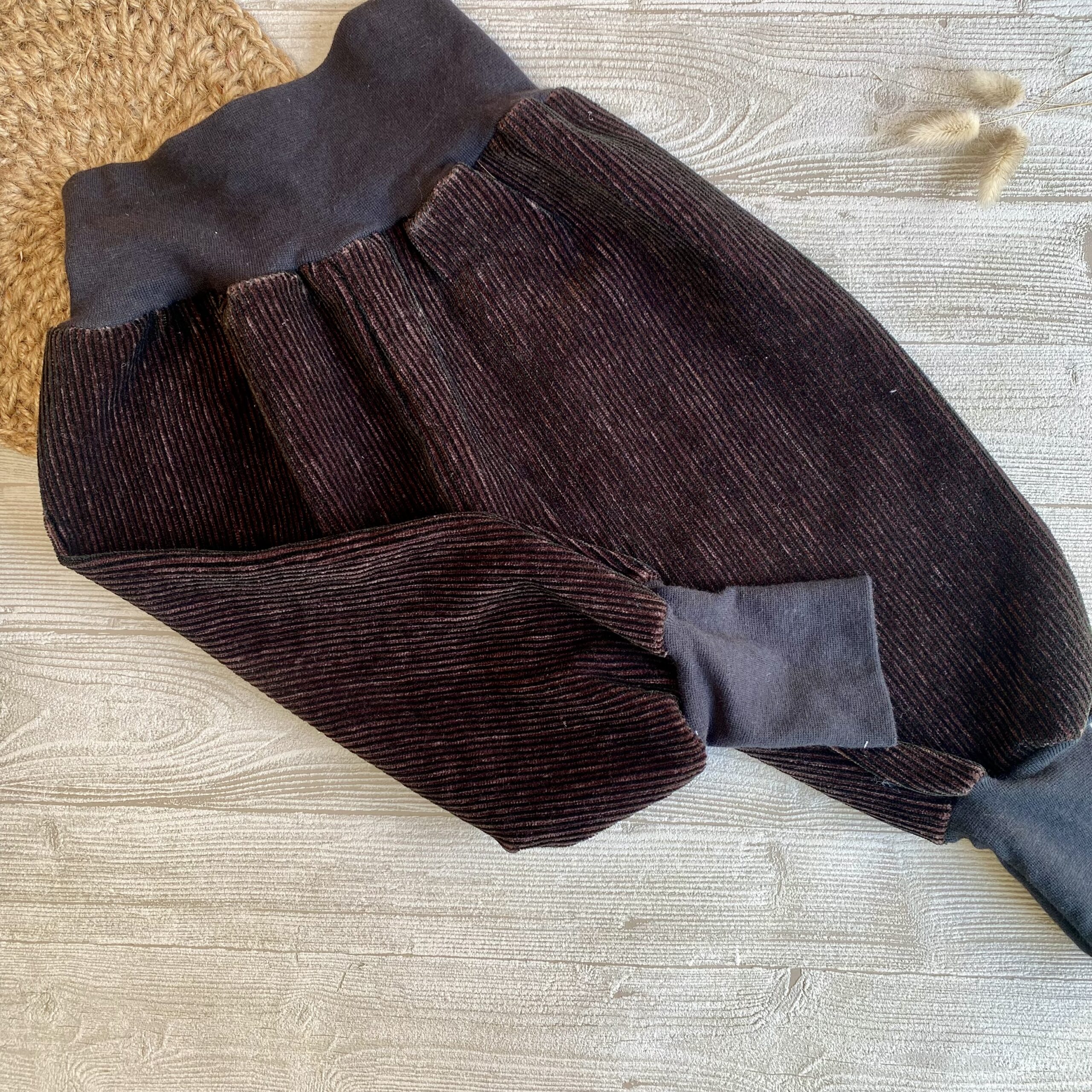 aMitwachshose/ Kinderhose aus weichem braunen Cord für Babys & Kleinkinder, Gr. 80/86