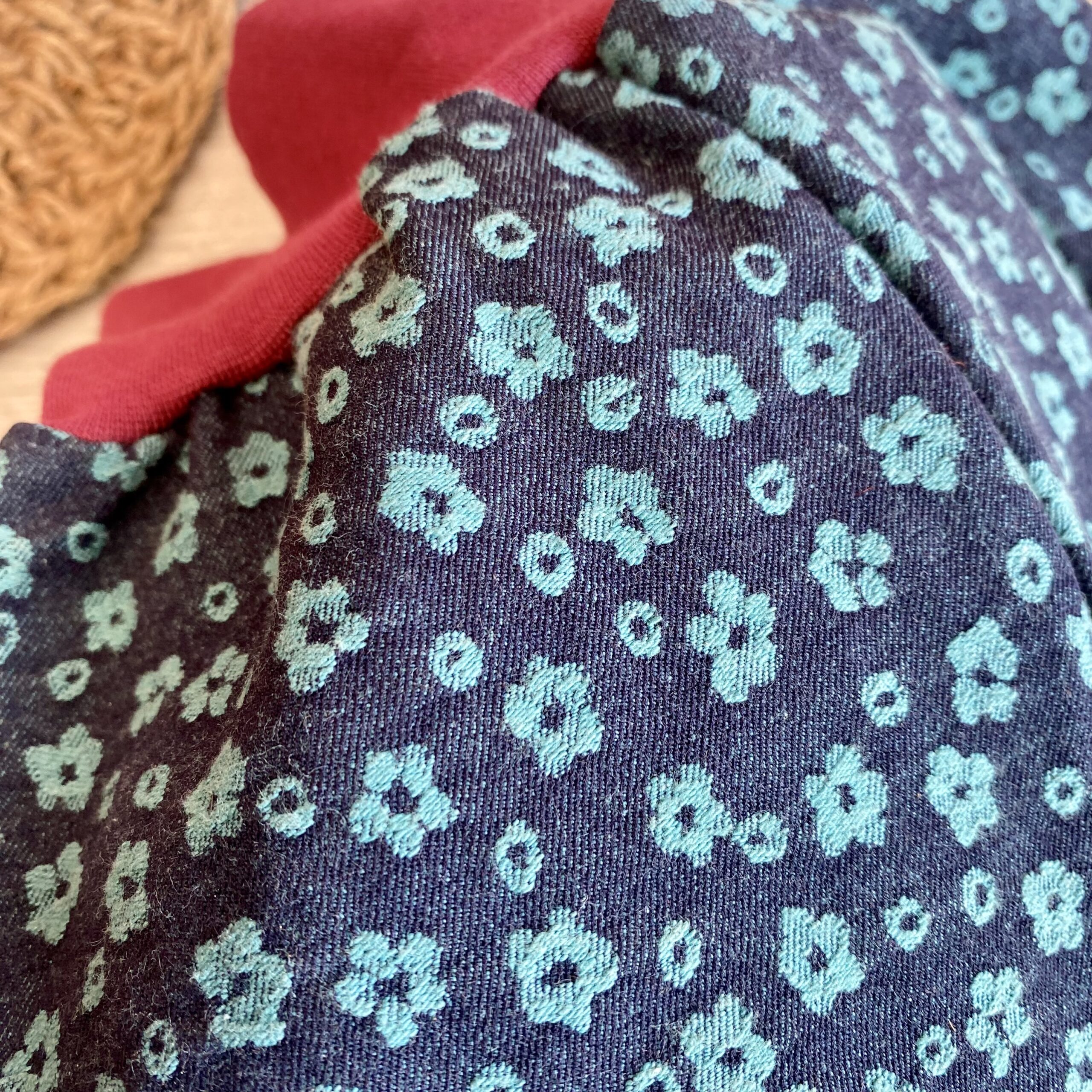 Mitwachshose aus Jeans mit Blumen mit breitem Bündchen für Babys und Kinder