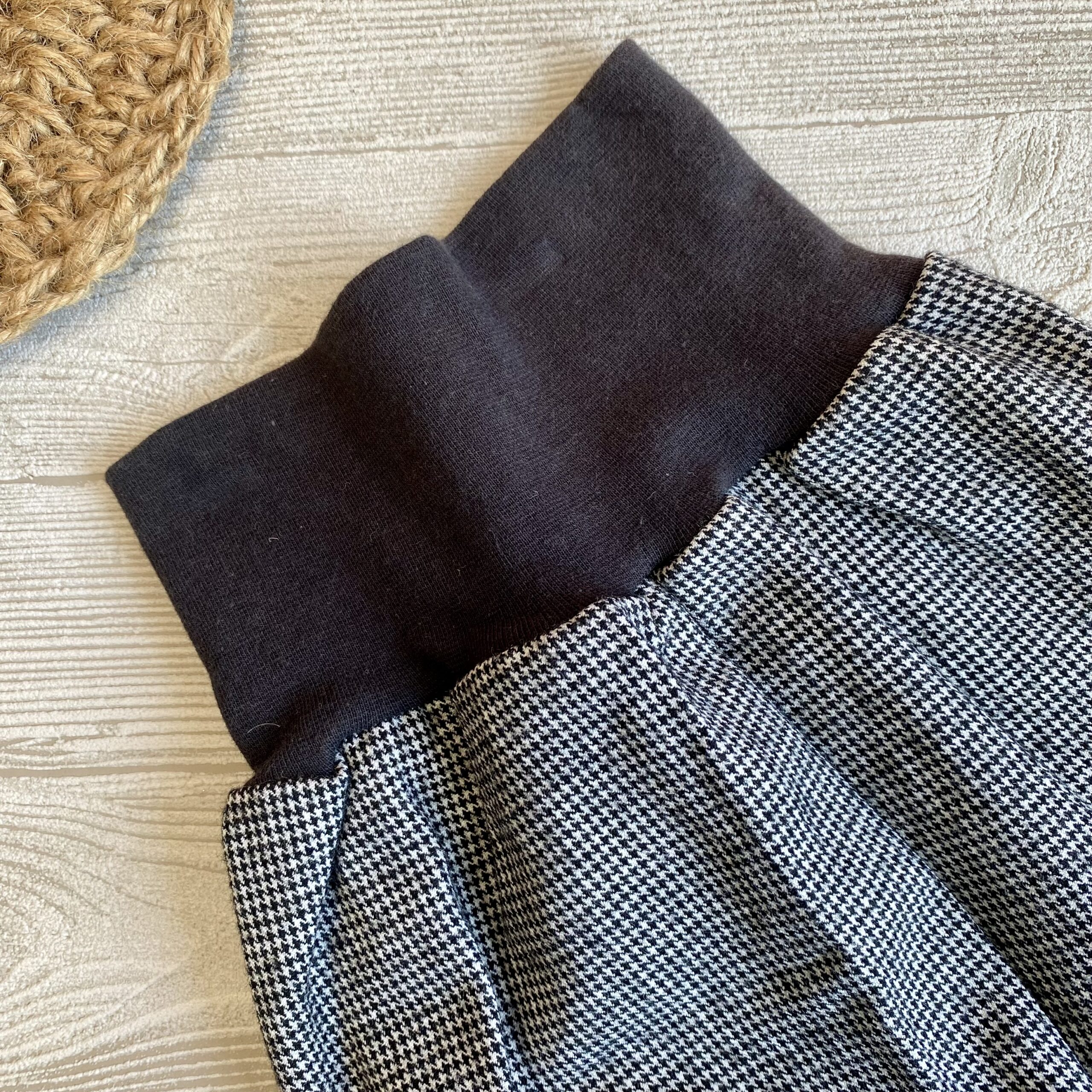 Mitwachshose Hahnentritt schwarz-weiß, Wolle breitem Bündchen für Babys und Kinder, Gr. 56/62
