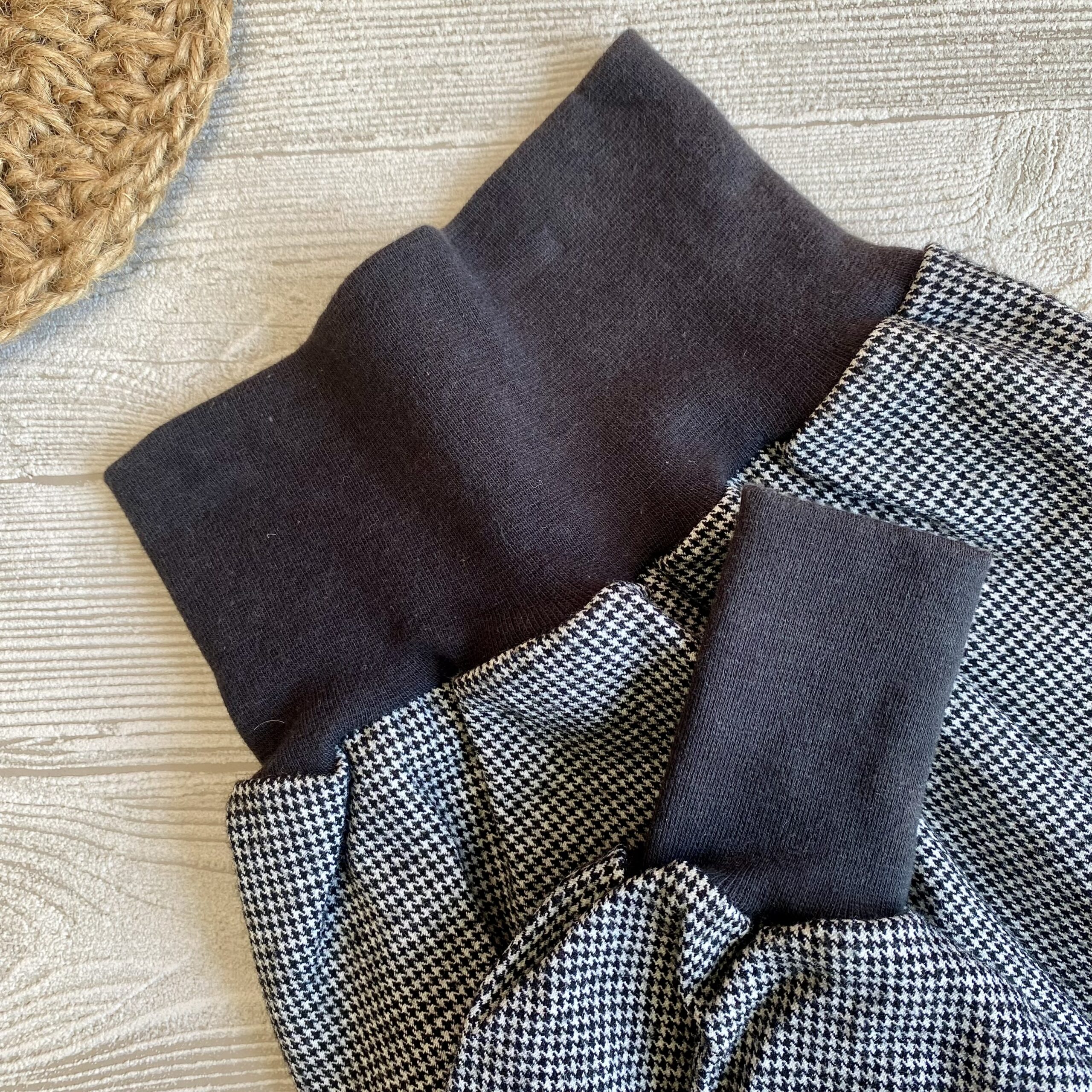 Mitwachshose Hahnentritt schwarz-weiß, Wolle breitem Bündchen für Babys und Kinder, Gr. 56/62