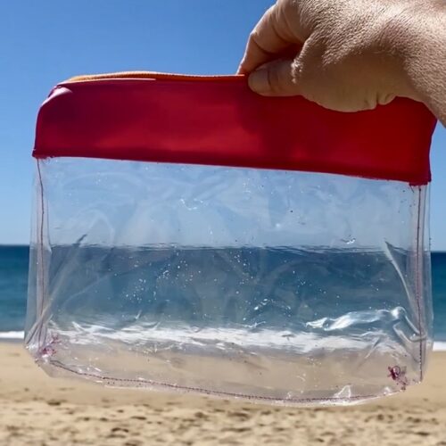 Kulturbeutel für das Handgepäck, Upcycling aus recyceltem Schwimmsessel, durchsichtig, wasserabweisende Tasche mit Reissverschluss