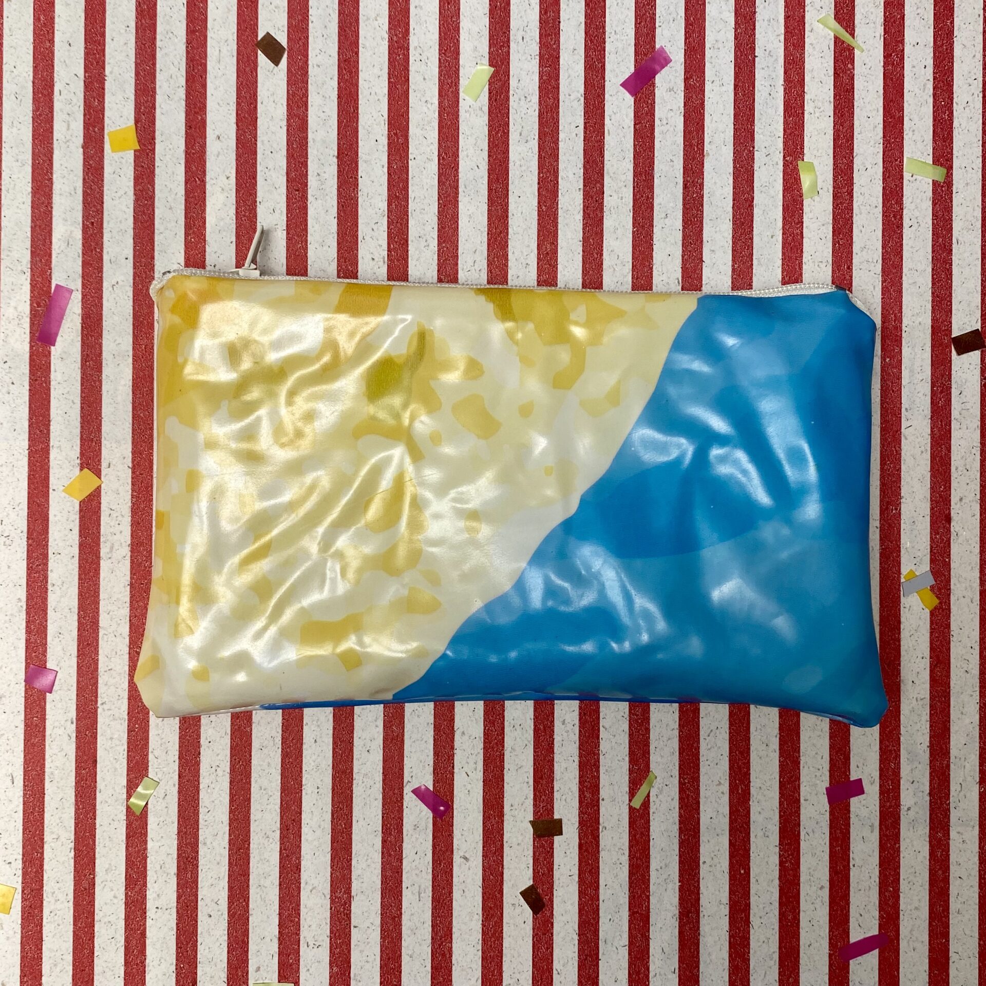 Upcycling Mäppchen aus Luftmatratze, aufblasbares Eis, Sorte: Kaugummi/ Zitrone, wasserabweisend